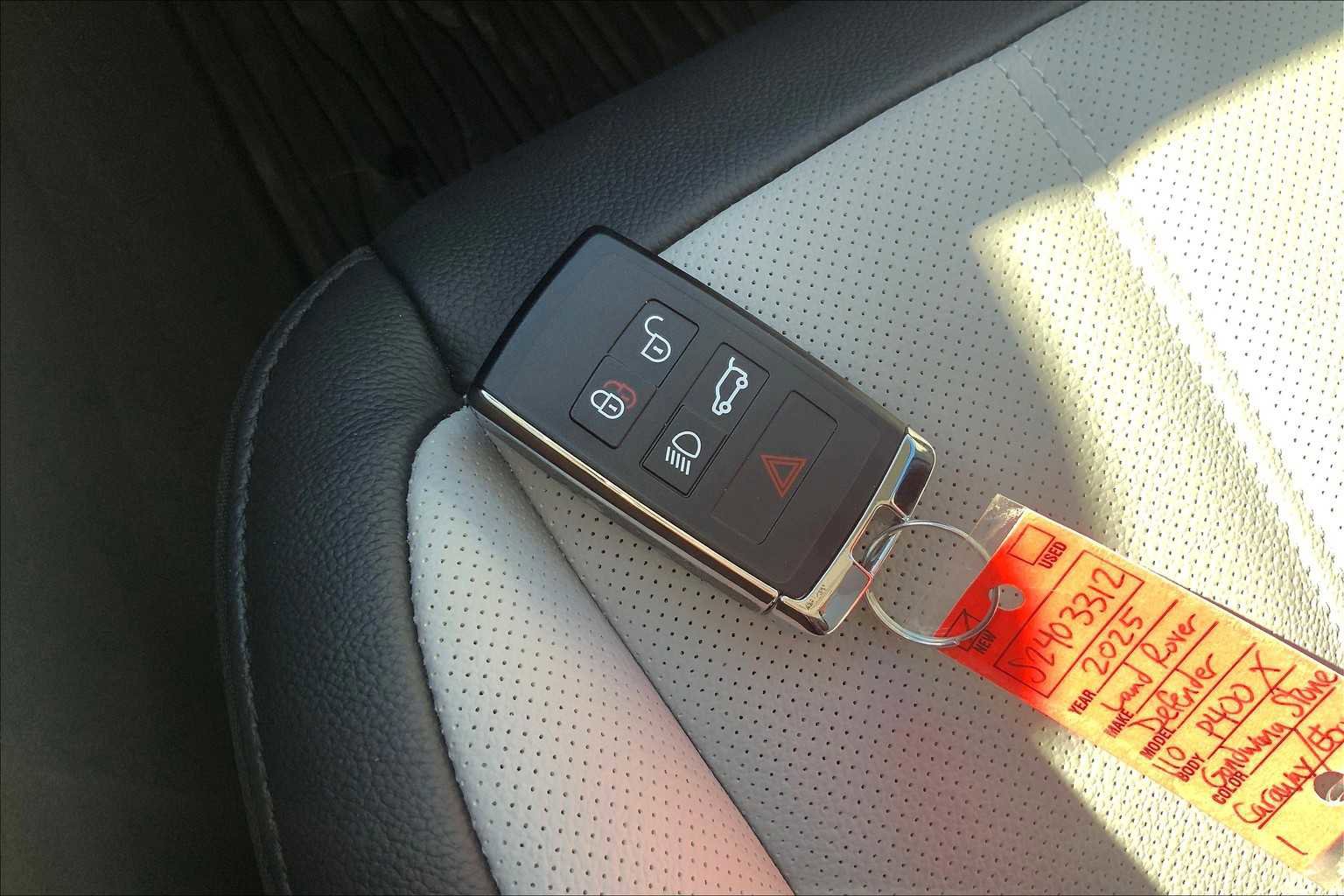 Used 2025 Land Rover Range Rover Evoque Dynamic SE image 13