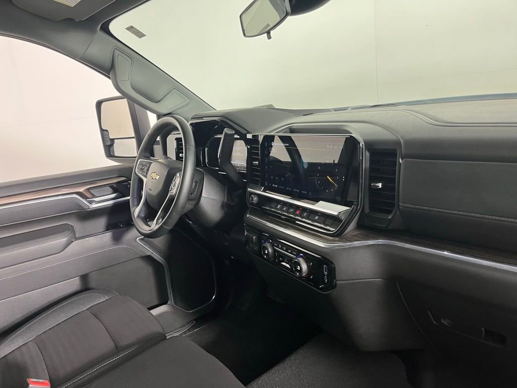 Used 2025 Chevrolet Silverado 2500 LT w/ Convenience Package image 35