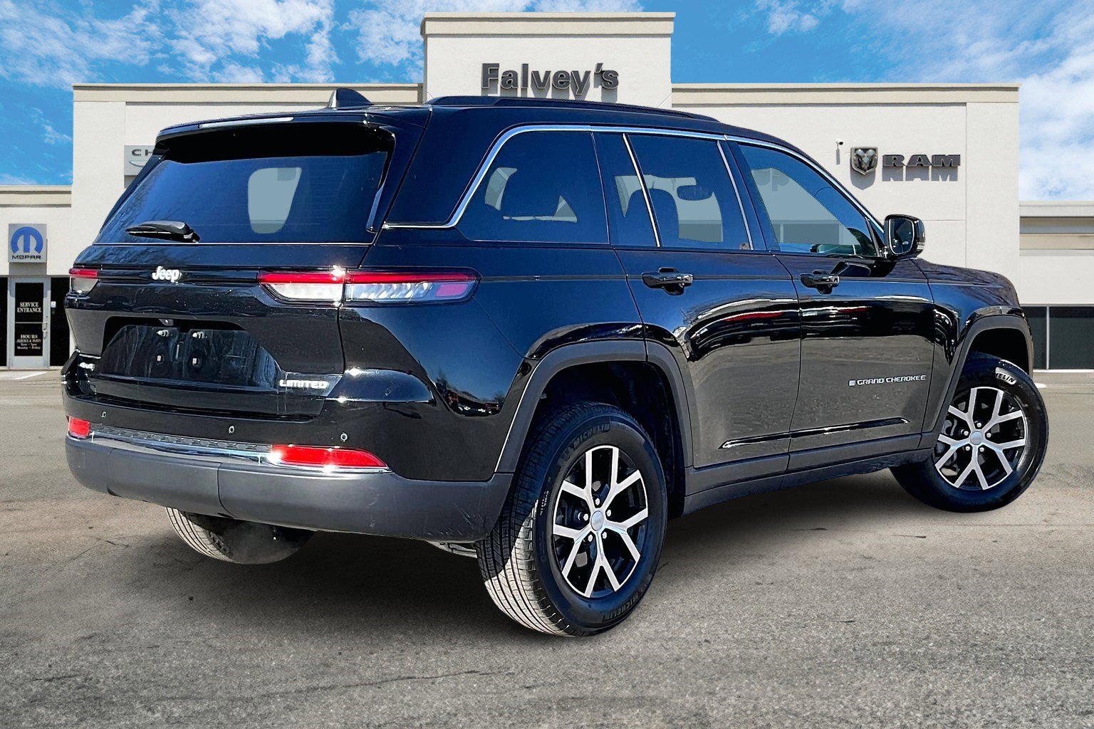 Certified 2024 Jeep Grand Cherokee Limited image 2