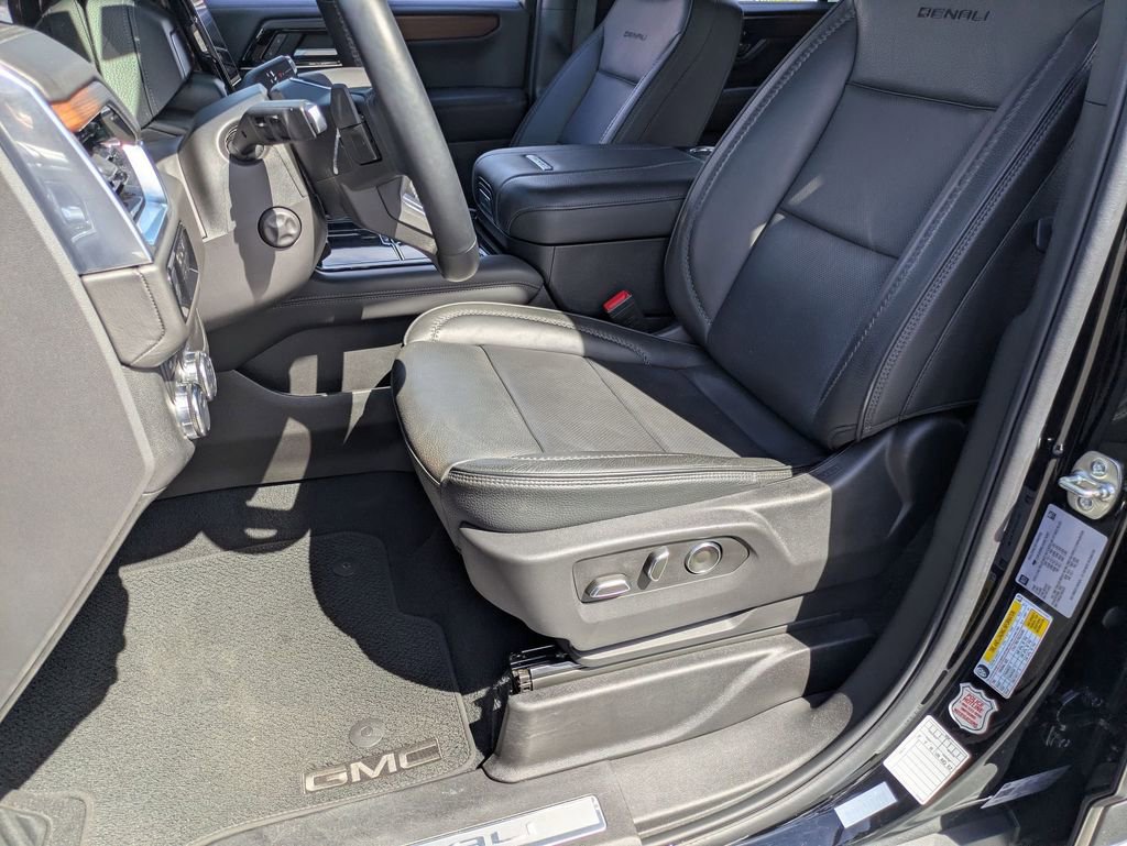 Used 2025 GMC Yukon Denali image 14