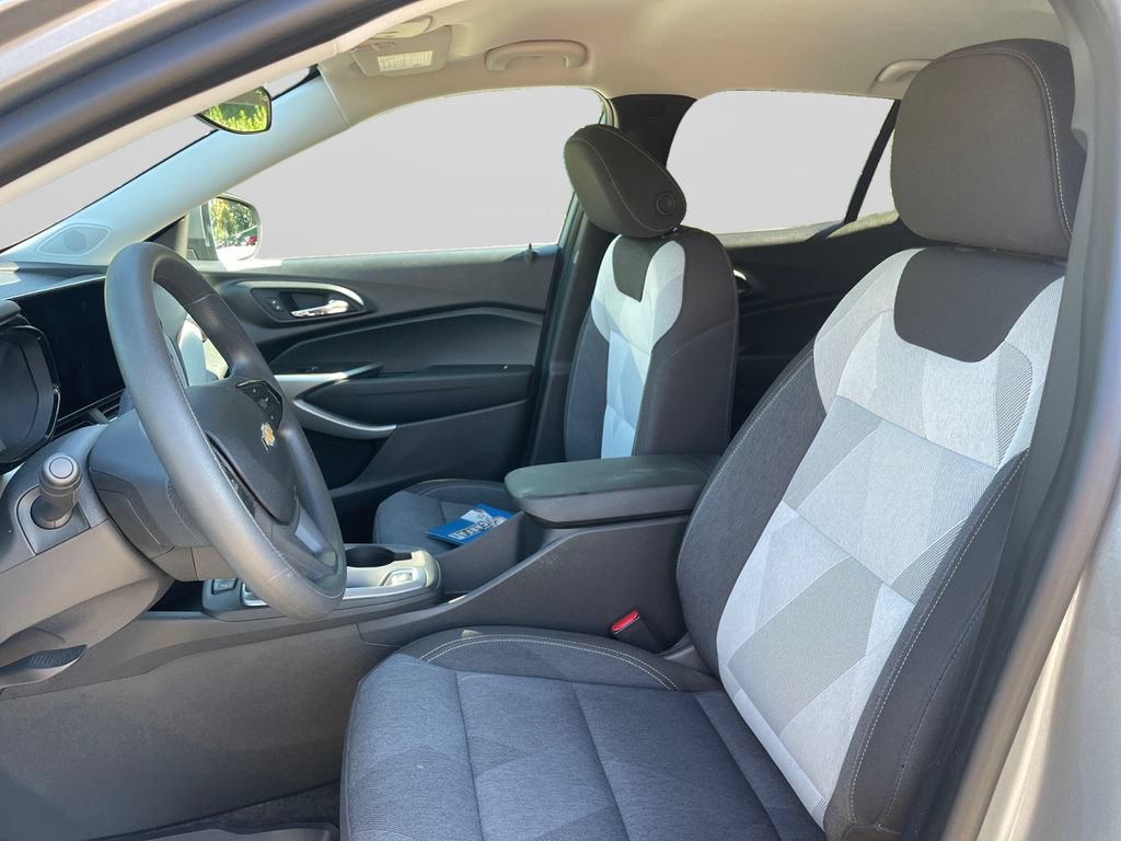 Used 2024 Chevrolet Trax LS w/ LS Convenience Package FWD image 20