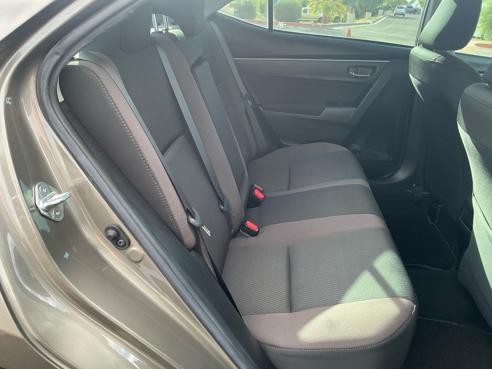 Used 2019 Toyota Corolla LE w/ Carpet Mat Package (TMS) FWD image 18