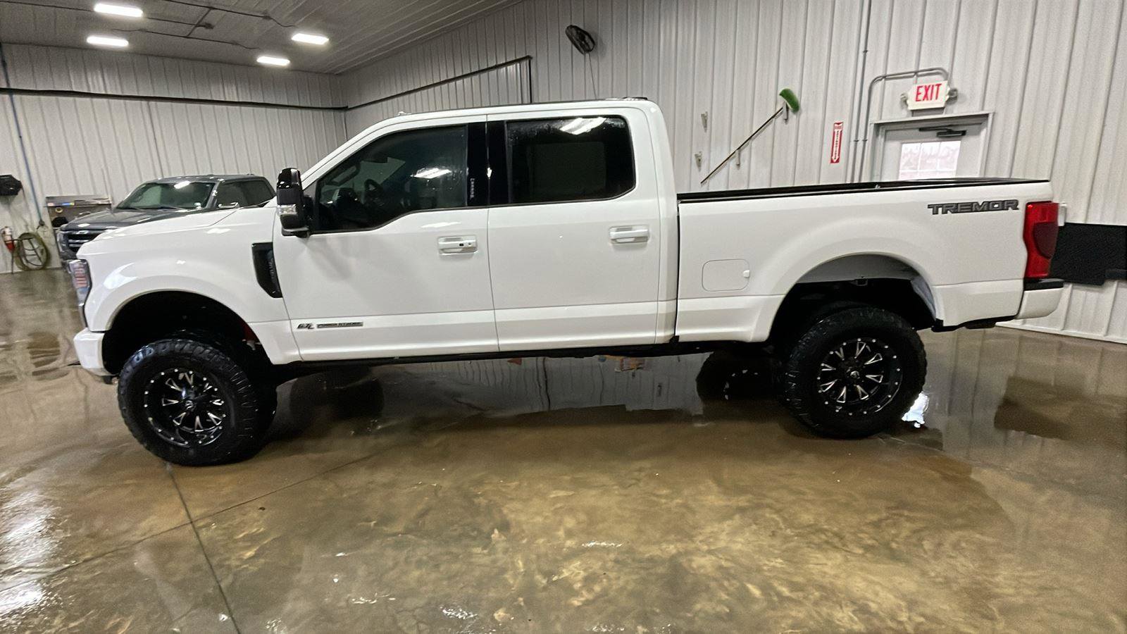 Used 2022 Ford F350 Lariat w/ Black Appearance Package image 7