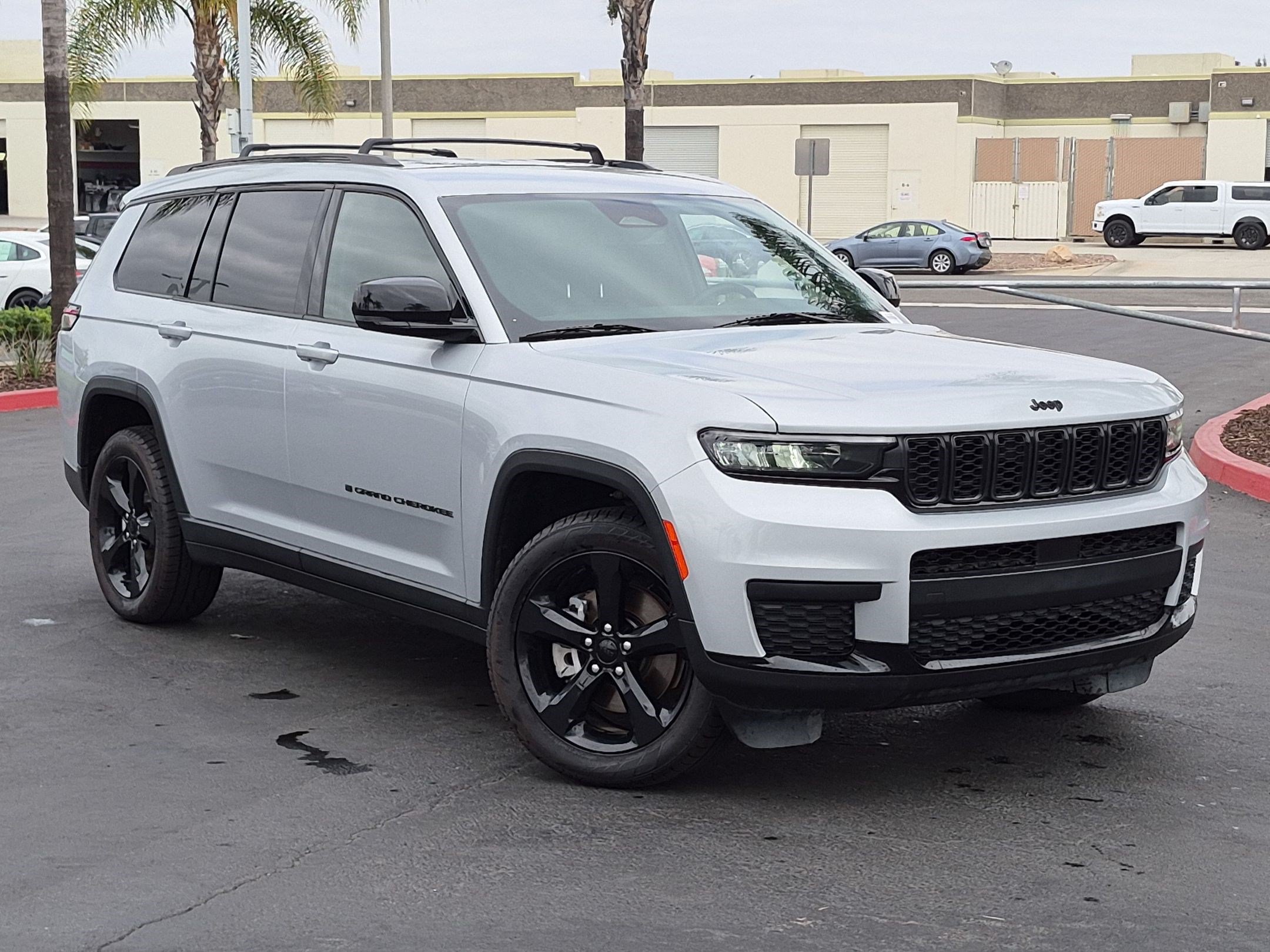 Used 2021 Jeep Grand Cherokee L Laredo AWD/4WD image 2