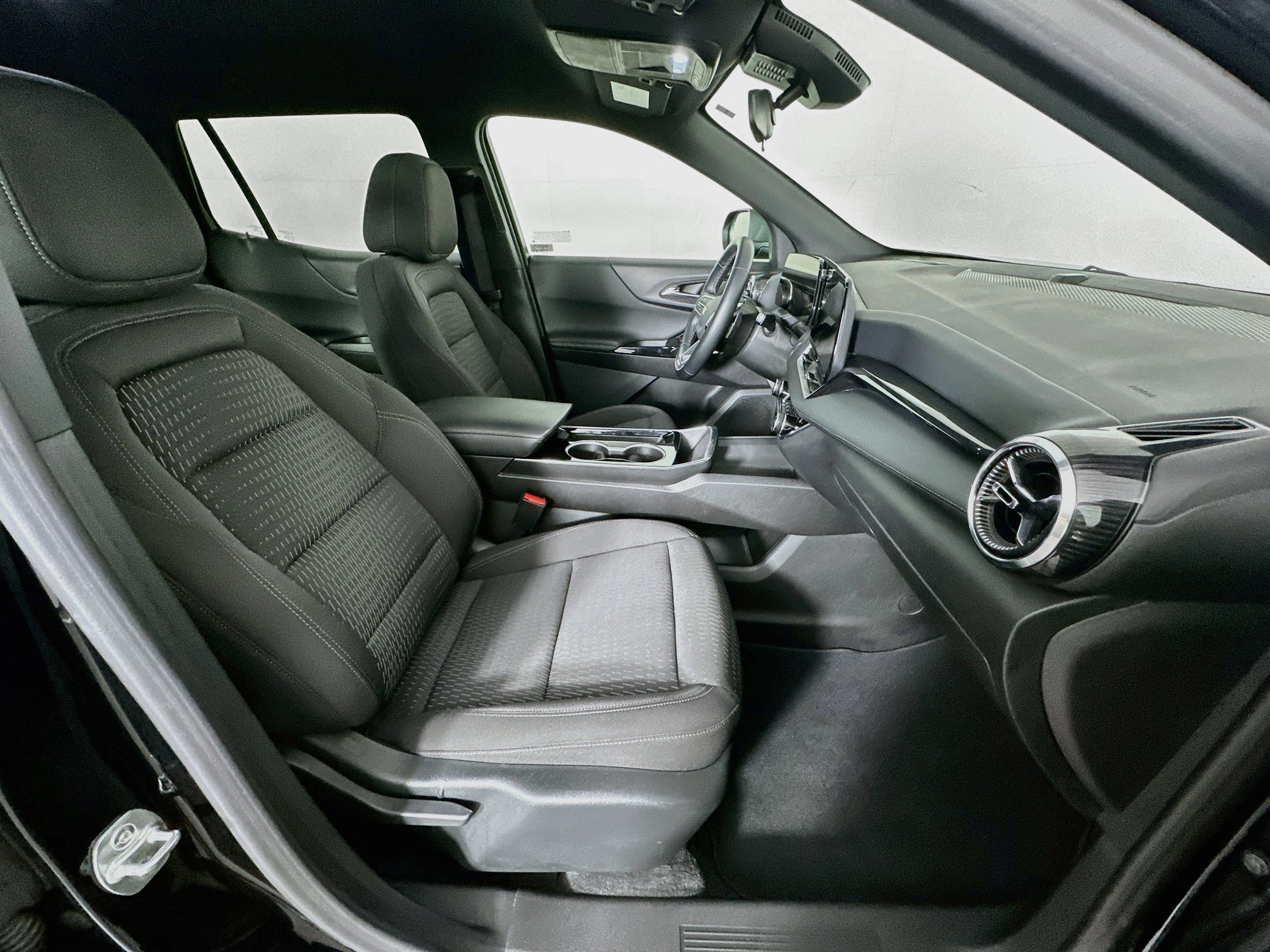 Used 2025 Chevrolet Equinox LT FWD image 31