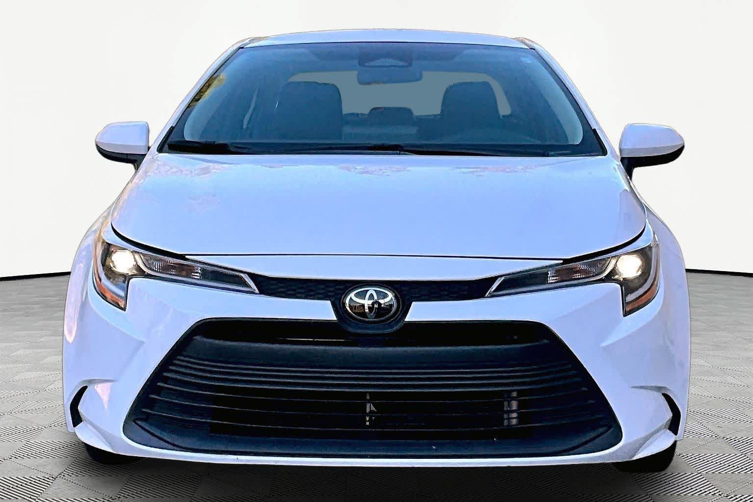 Used 2024 Toyota Corolla LE FWD image 4