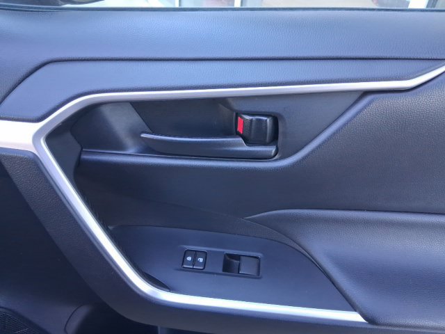 Used 2019 Toyota RAV4 LE FWD image 21