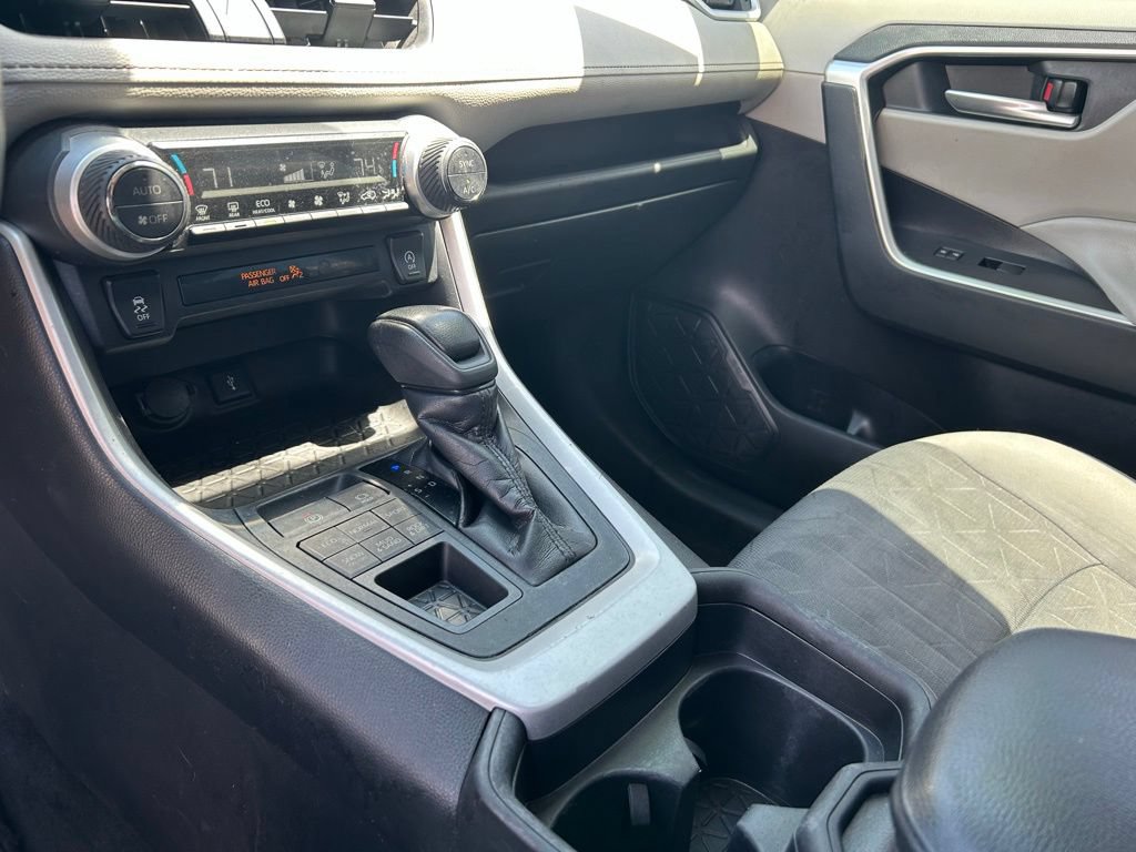 Used 2021 Toyota RAV4 XLE w/ Carpet Mat Package (TMS) AWD/4WD image 22