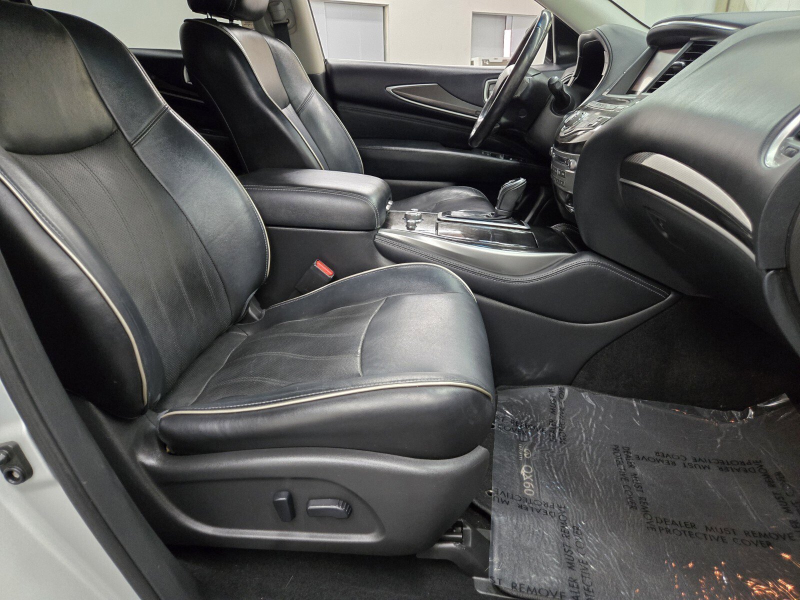 Used 2016 INFINITI QX60 Luxe w/ Premium Package AWD/4WD image 14