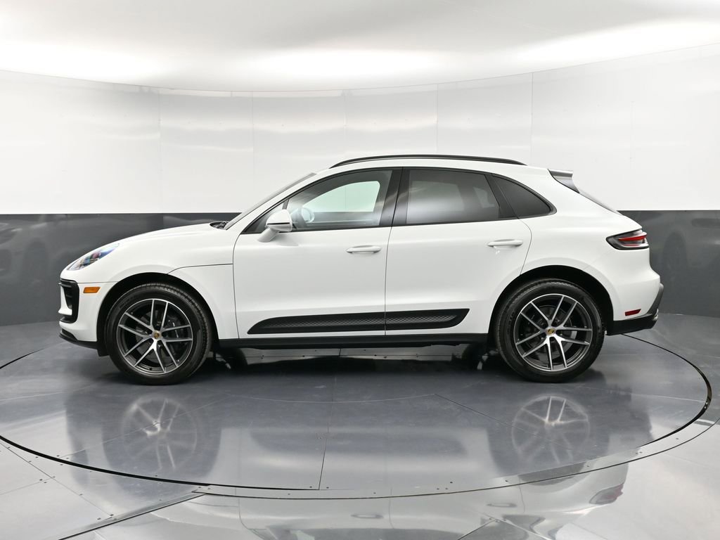 Certified 2025 Porsche Macan image 2