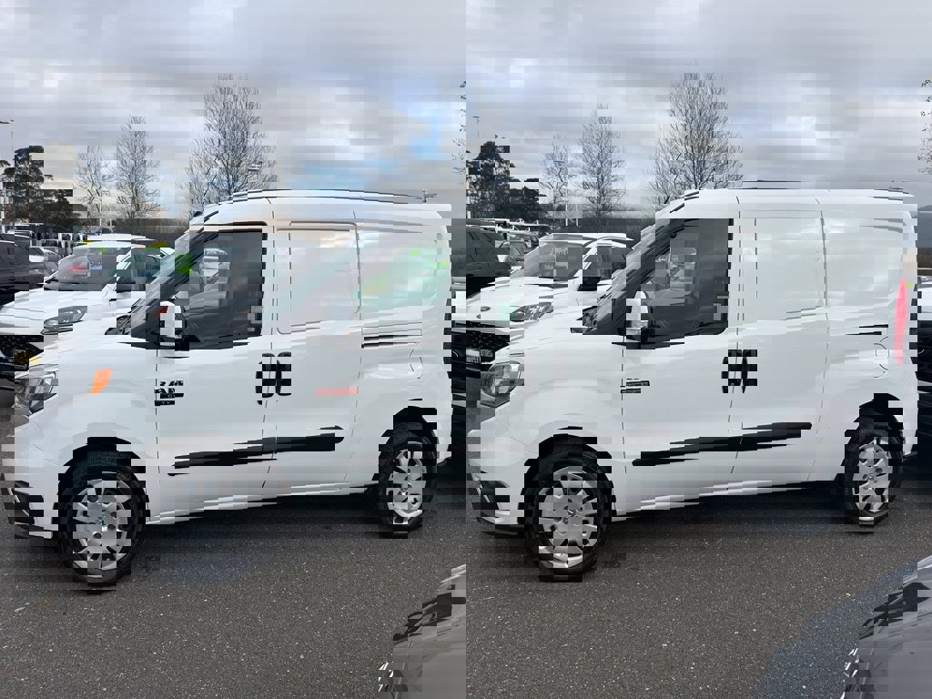 Used 2021 RAM ProMaster City Tradesman SLT image 2