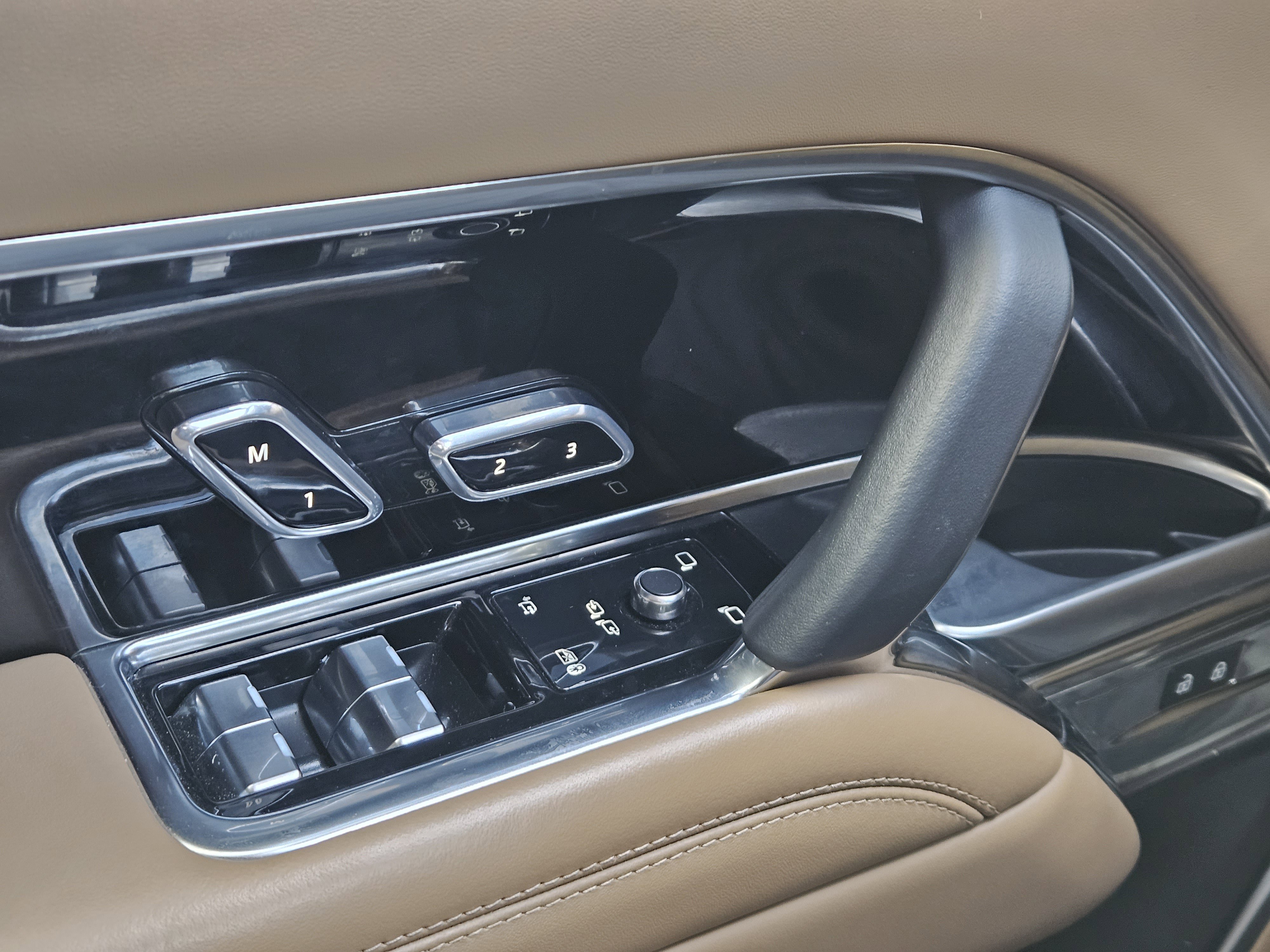 Used 2024 Land Rover Range Rover Autobiography image 25