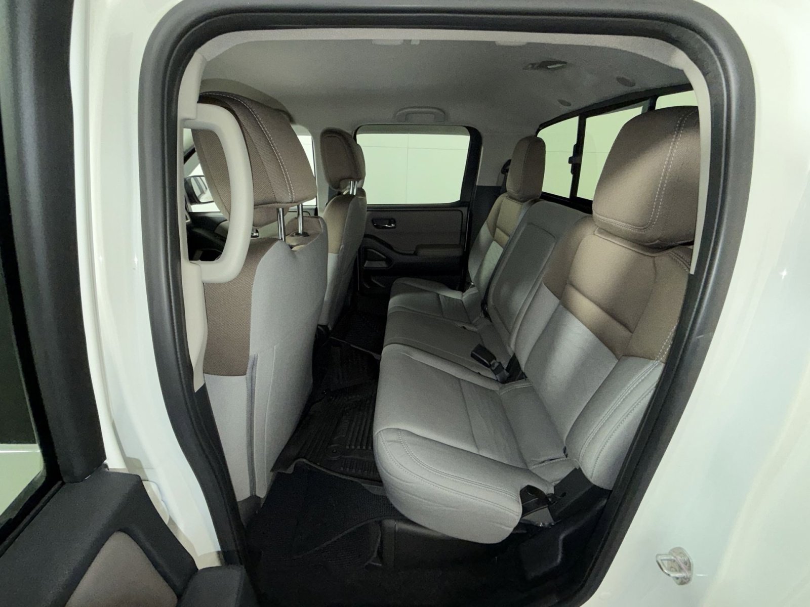 Used 2024 Nissan Frontier SV w/ SV Convenience Package image 23