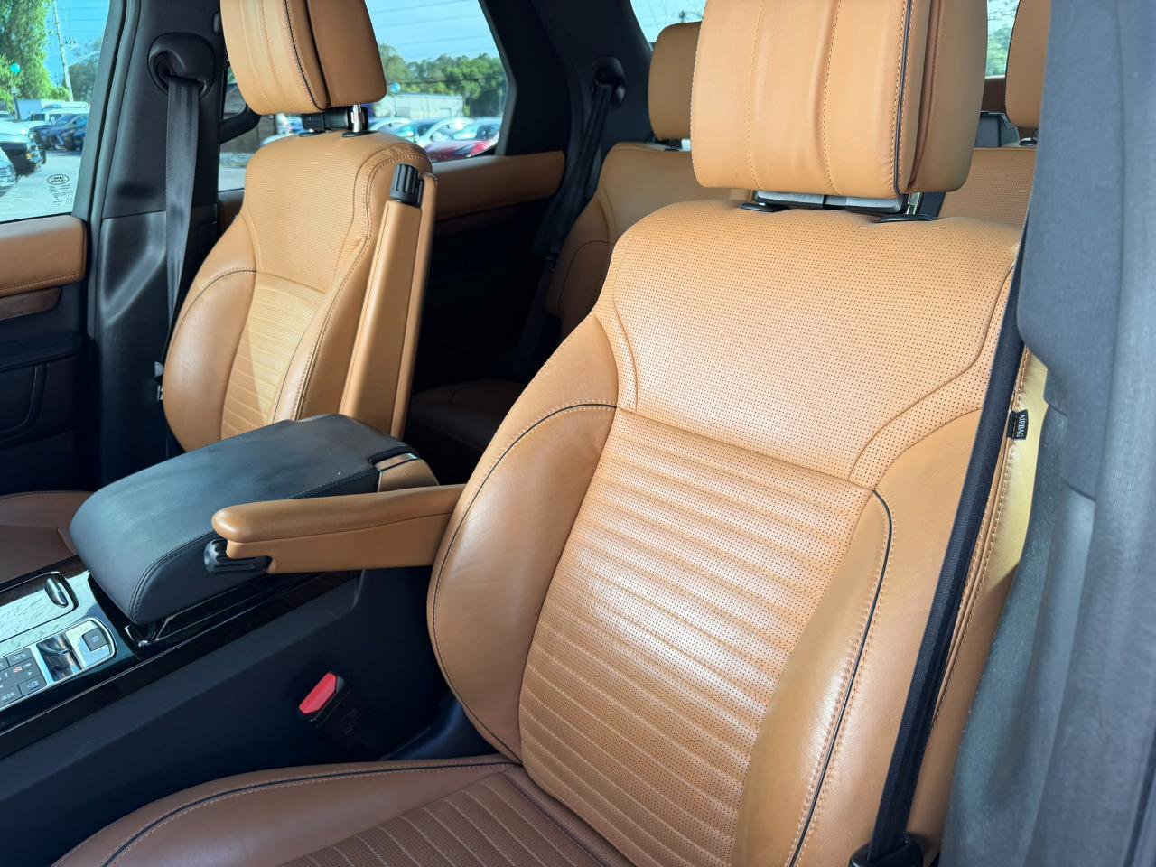 Used 2018 Land Rover Discovery HSE Luxury AWD/4WD image 26