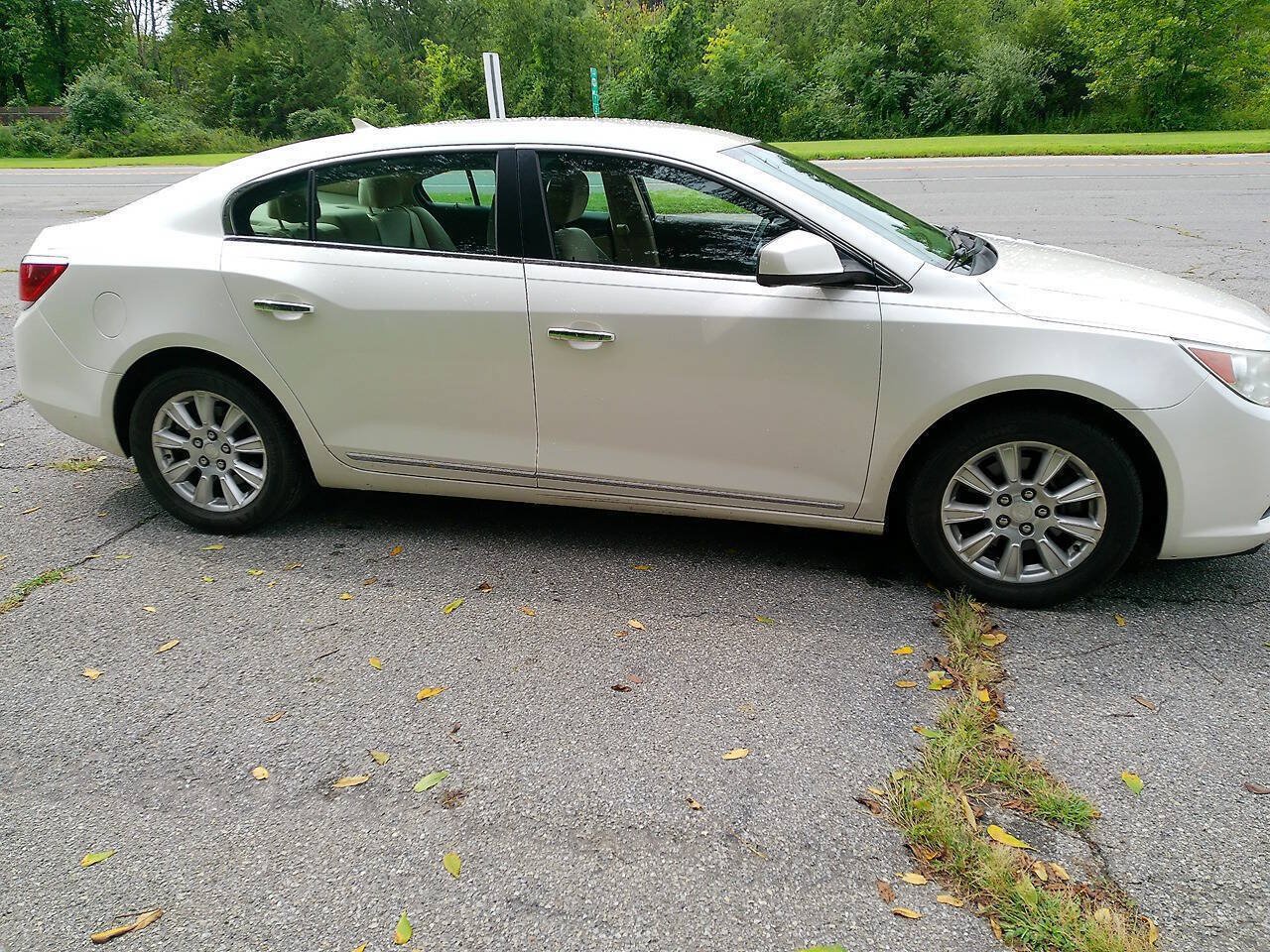 Used 2012 Buick LaCrosse Convenience FWD image 5