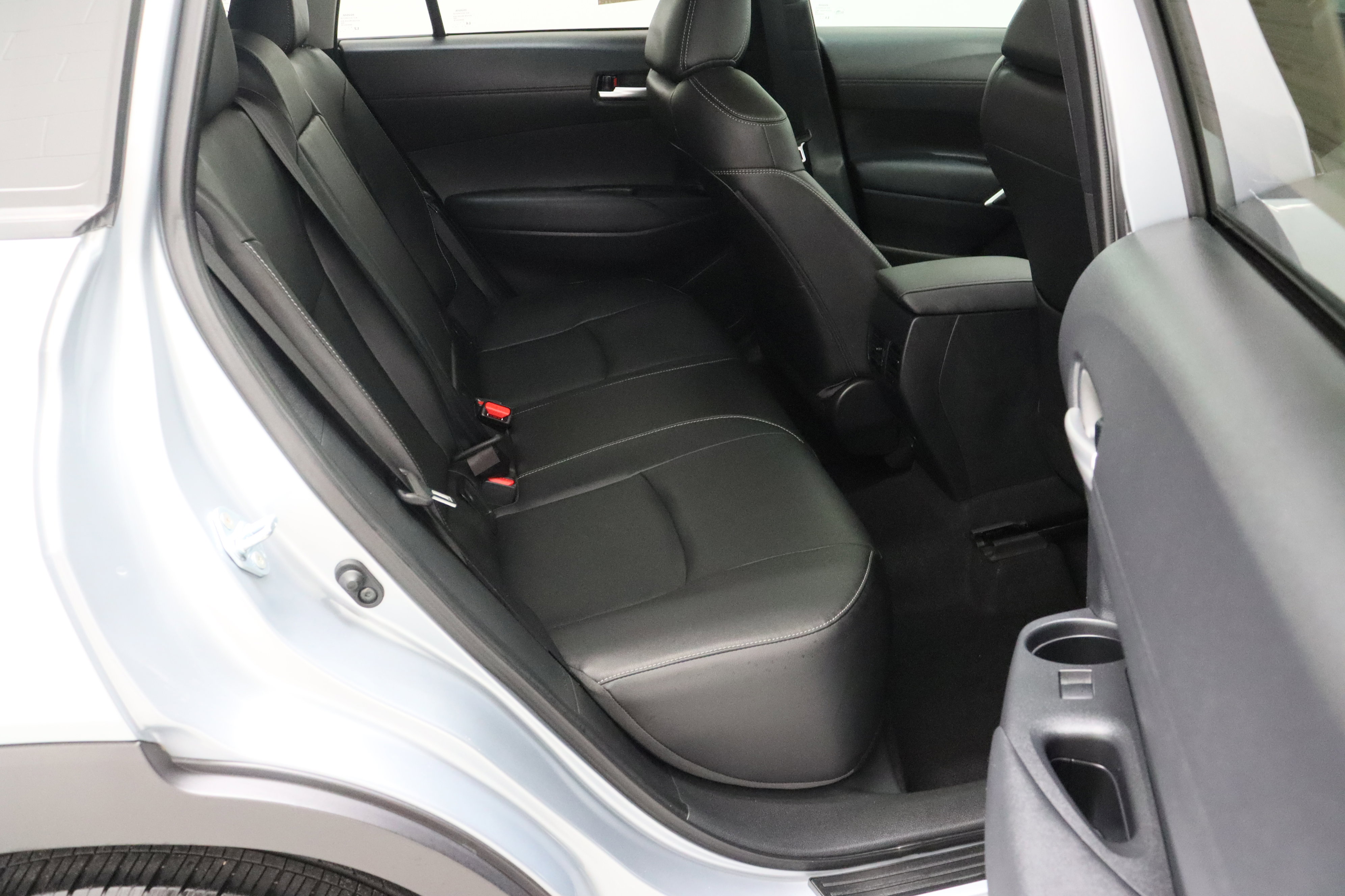 Used 2023 Toyota Corolla Cross XLE w/ Convenience Package FWD image 37