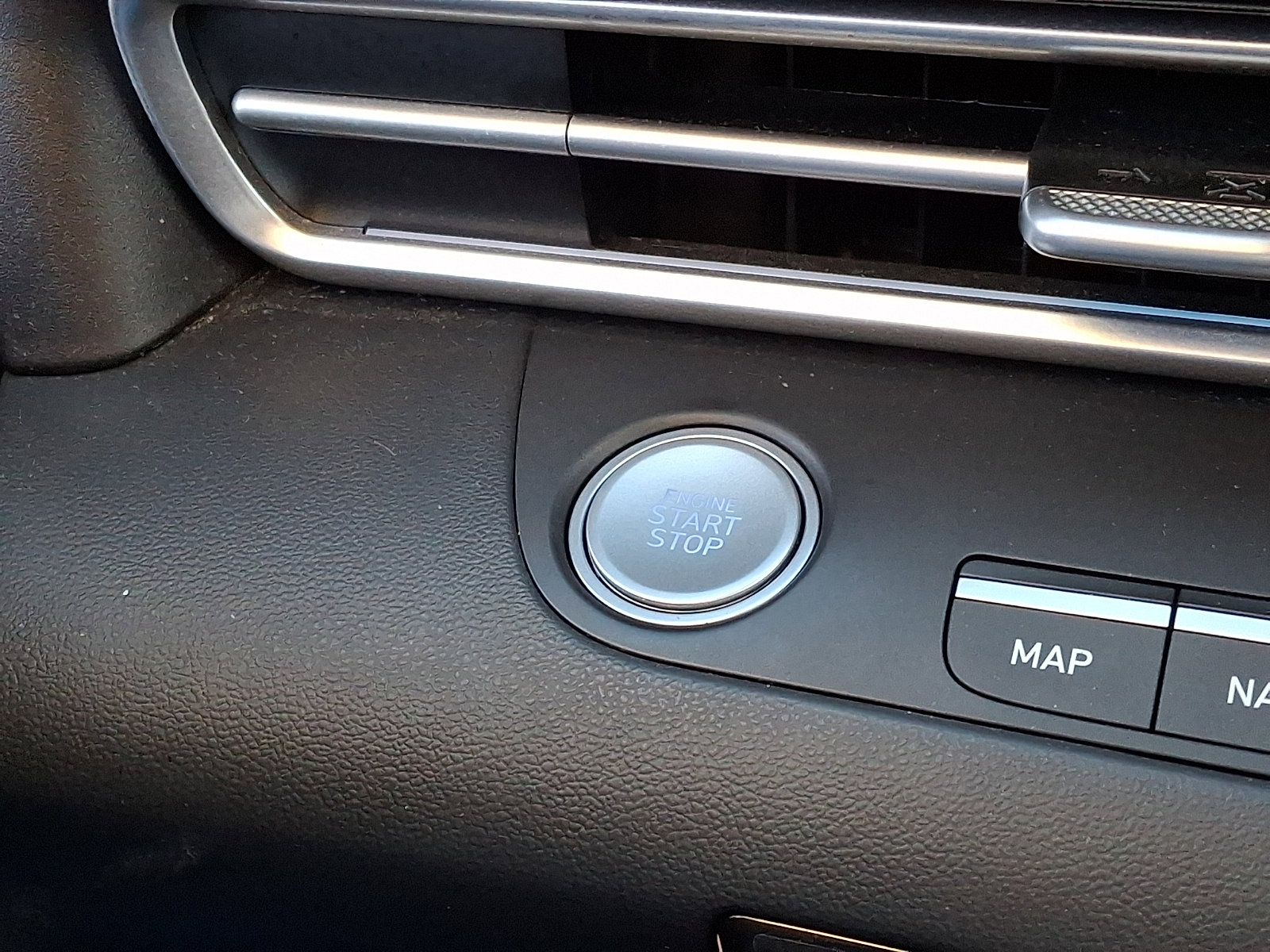 Certified 2023 Hyundai Elantra Limited w/ Preferred Accessory Package image 25