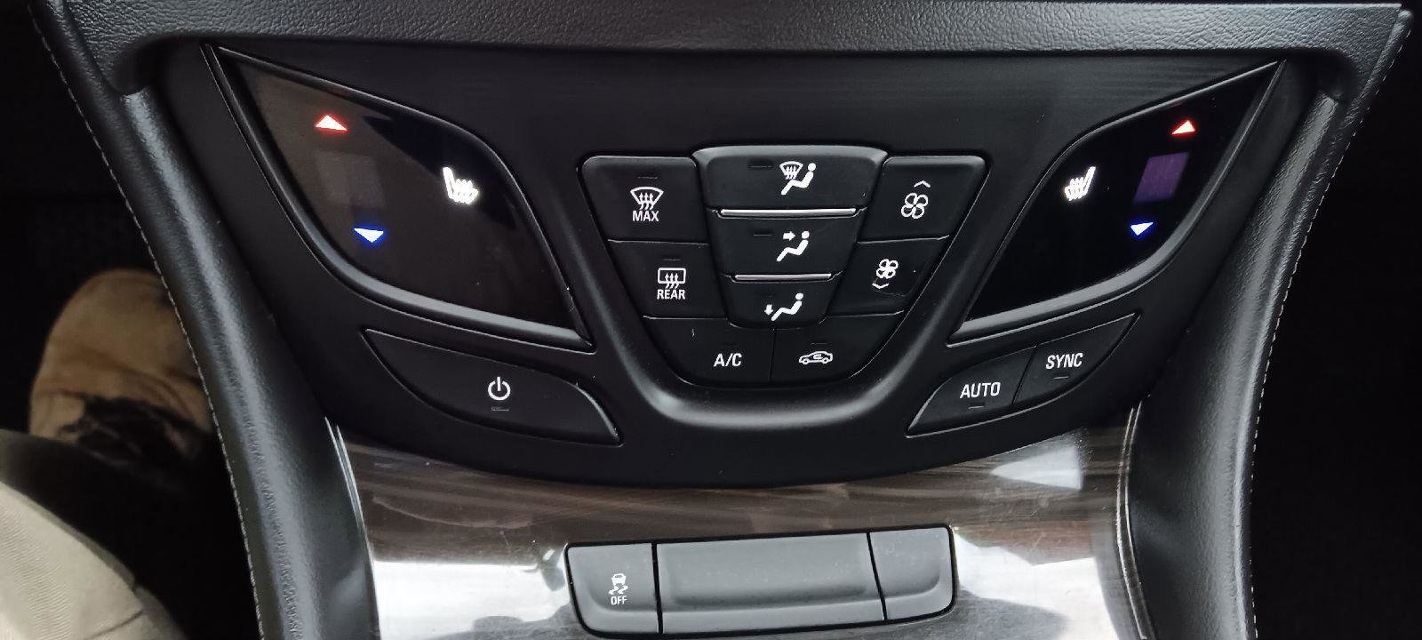 Used 2020 Buick Envision Essence w/ LPO, Cargo Package image 25