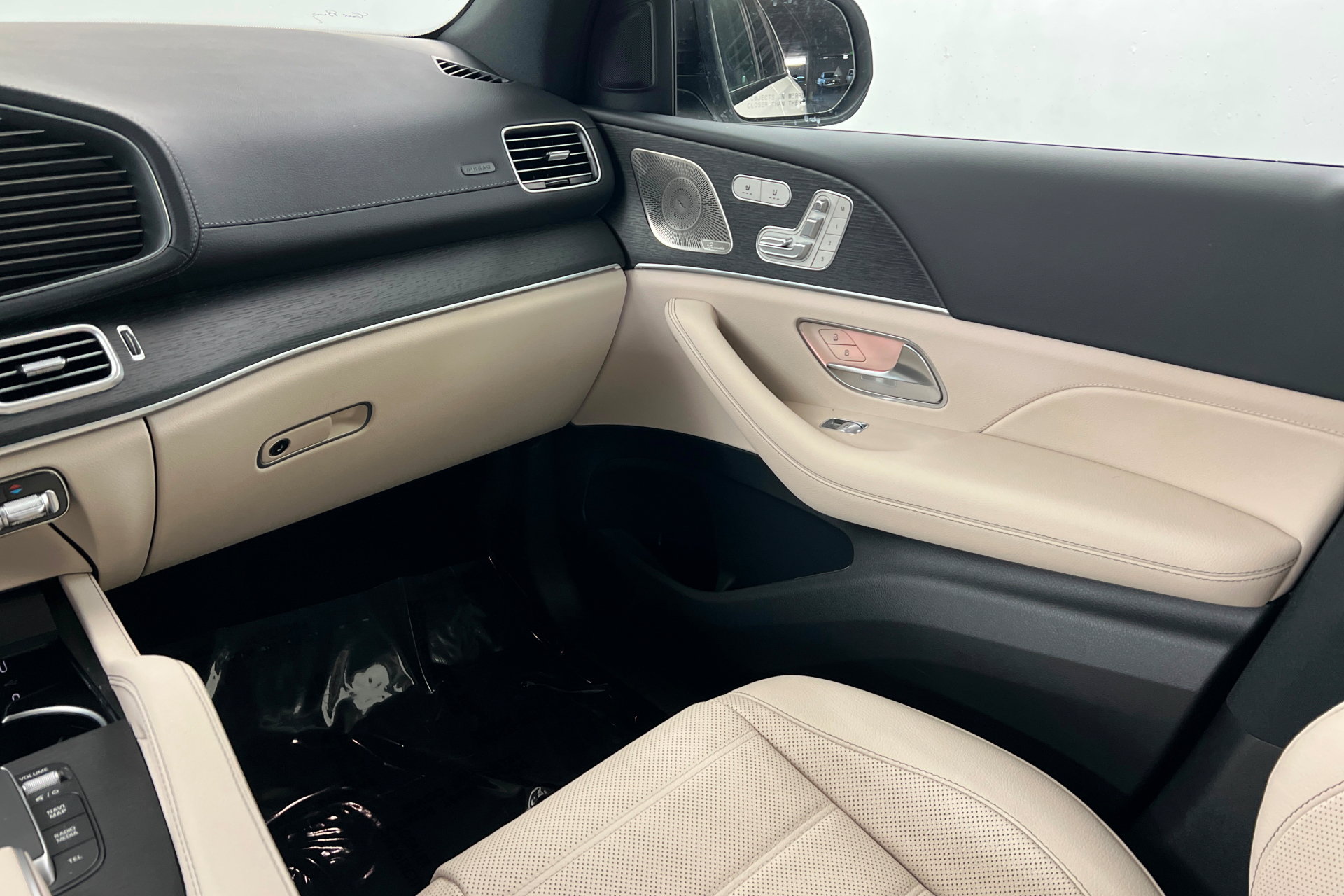 New 2026 Mercedes-Benz GLS 580 4MATIC image 10