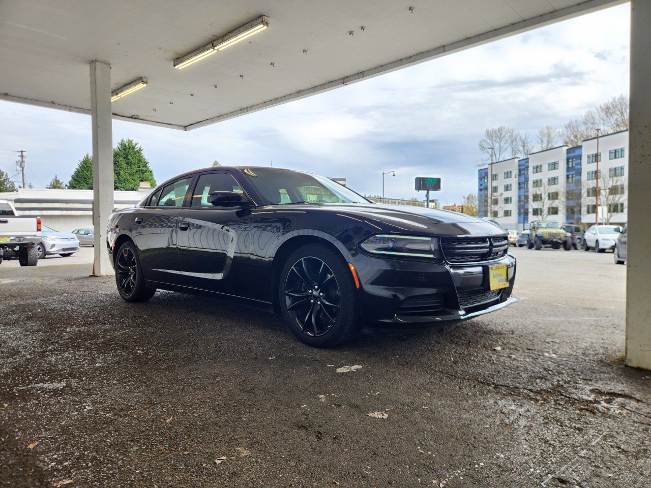 Used 2016 Dodge Charger SE w/ Blacktop Package image 7