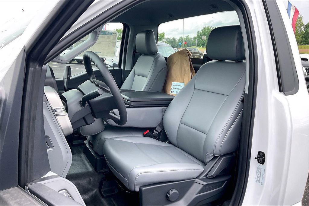 New 2025 Ford F550 2WD Regular Cab Super Duty image 9