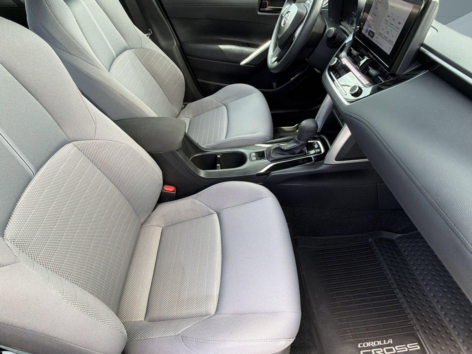 Used 2023 Toyota Corolla Cross AWD Hybrid image 28