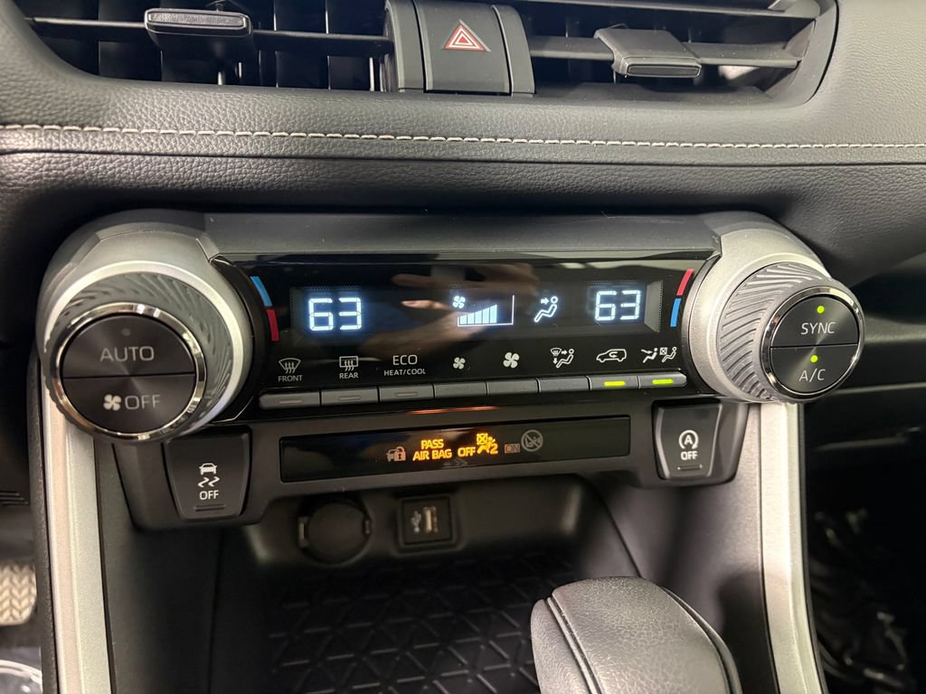 Used 2025 Toyota RAV4 XLE AWD/4WD image 19