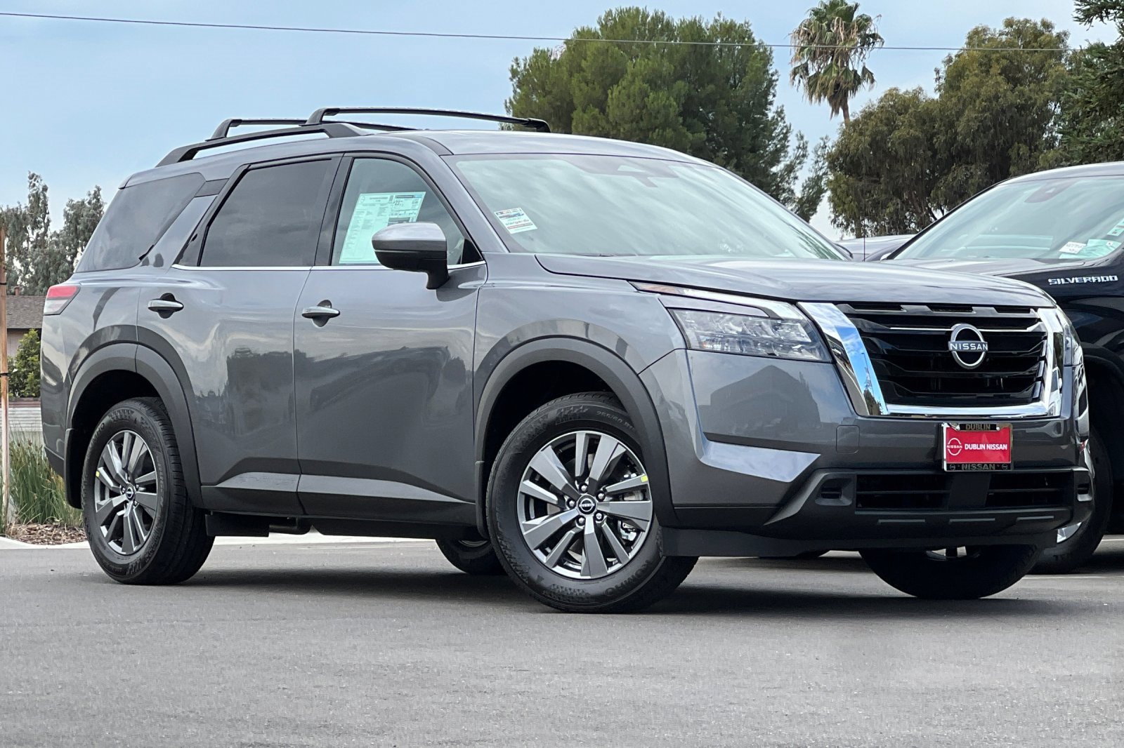 New 2025 Nissan Pathfinder SV w/ SV Premium Package image 2