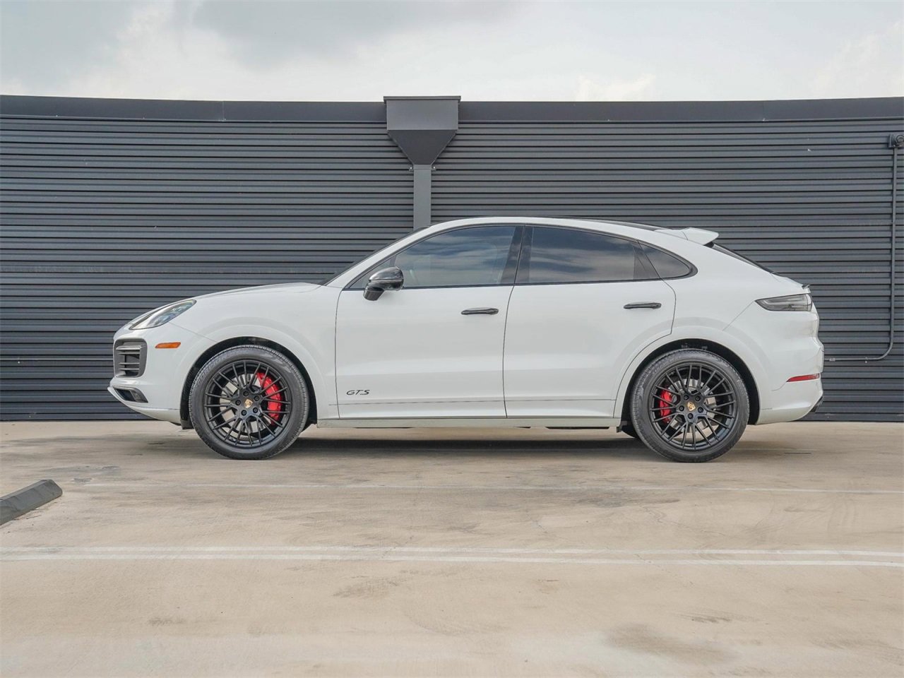 Certified 2023 Porsche Cayenne GTS image 2