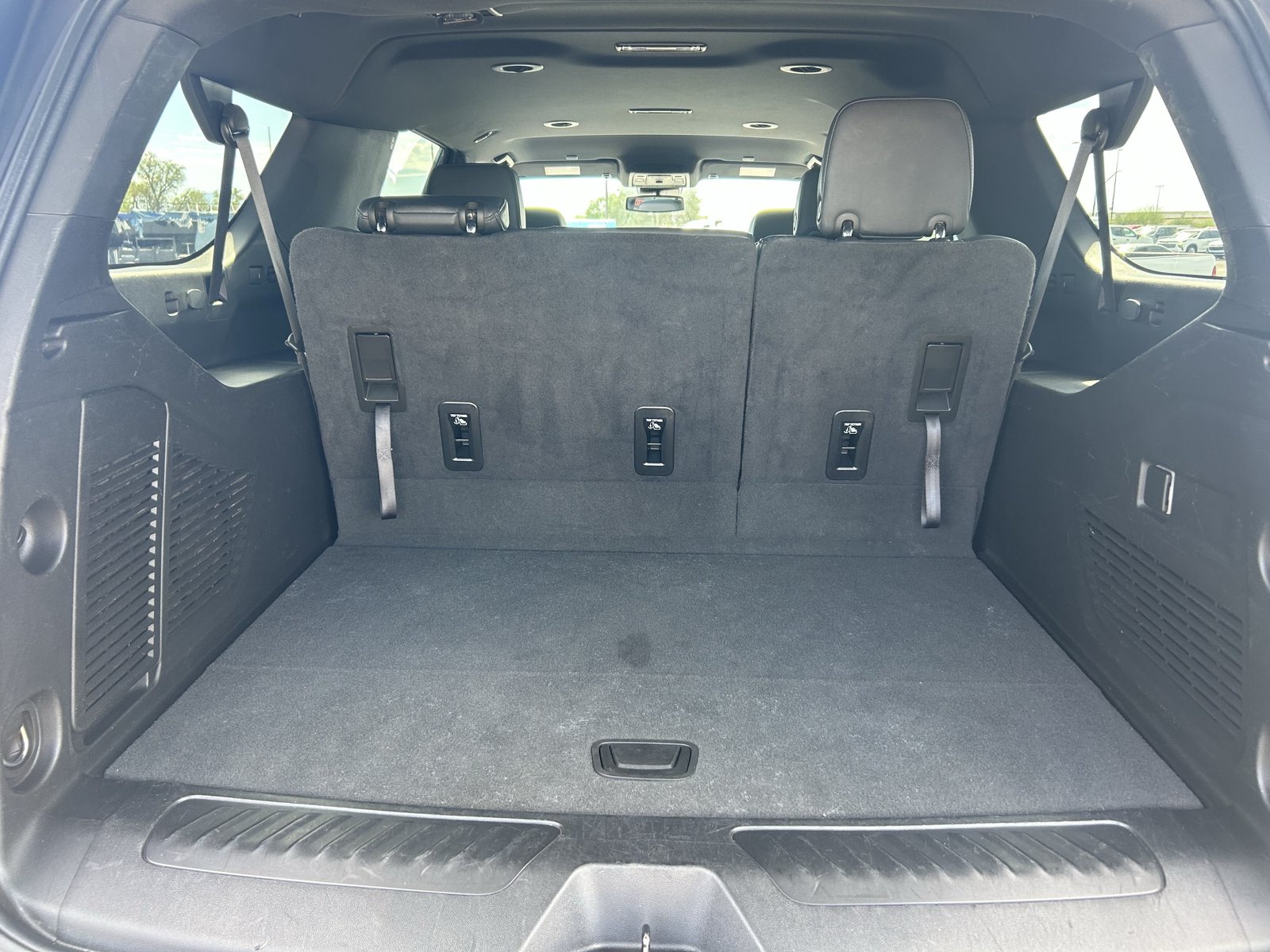Used 2024 Chevrolet Suburban LT RWD image 13