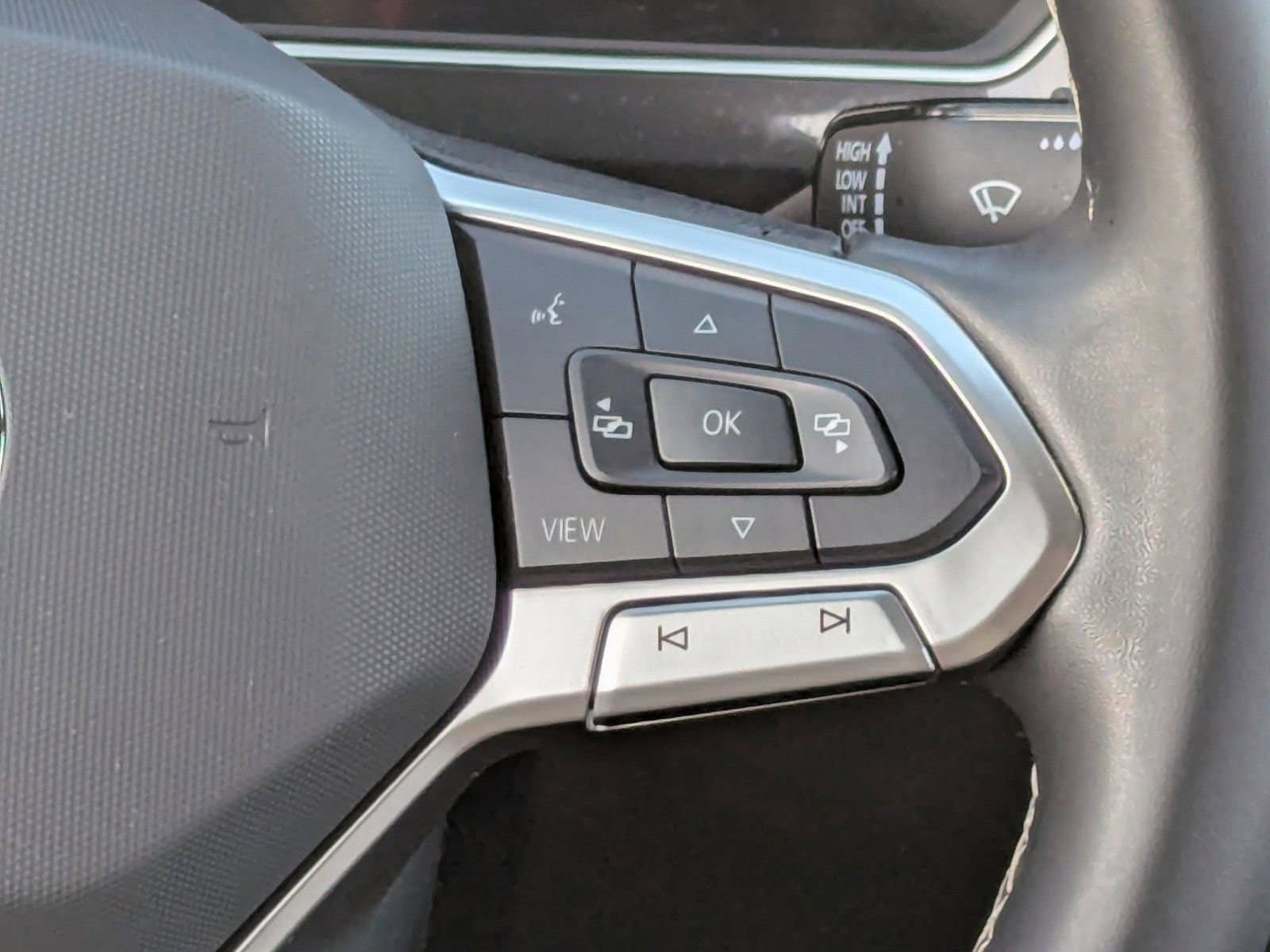 Used 2024 Volkswagen Tiguan SE FWD image 21