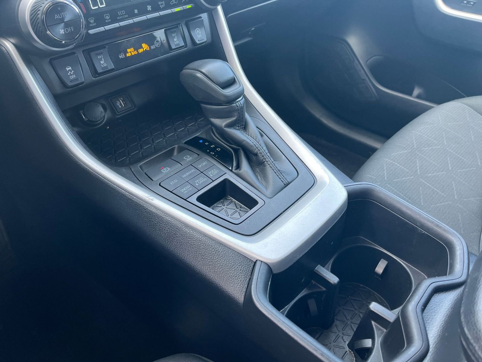 Used 2024 Toyota RAV4 XLE w/ Weather Package image 41