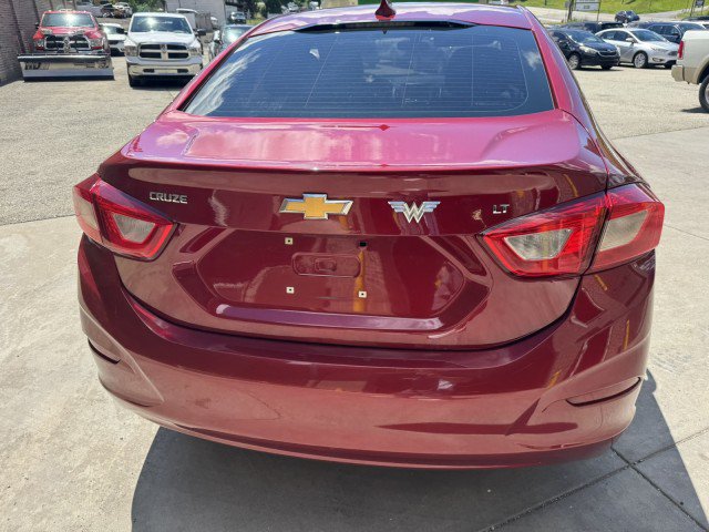 Used 2018 Chevrolet Cruze LT w/ Convenience Package FWD image 4