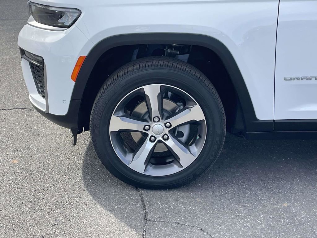 New 2026 Jeep Grand Cherokee Limited w/ Luxury Tech Group II image 10