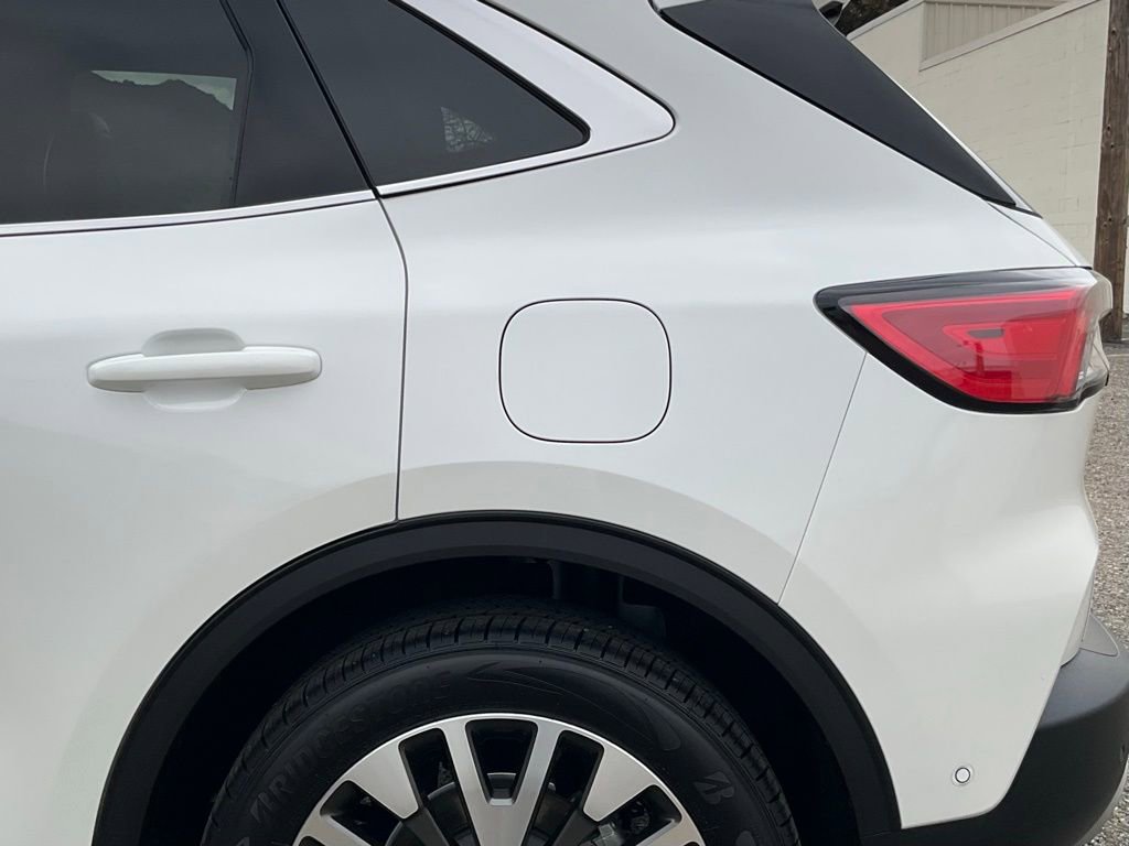 Used 2020 Ford Escape Titanium w/ Titanium Premium Package 2.0 image 11