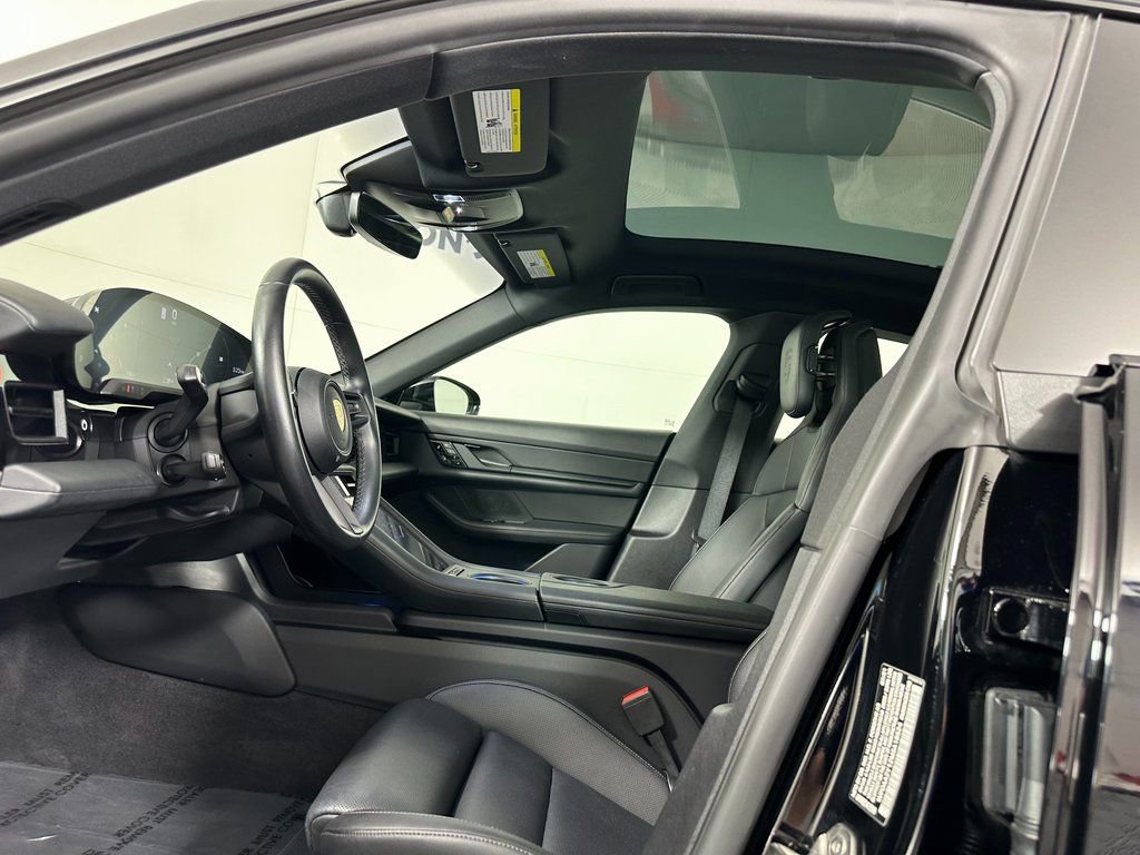 Used 2021 Porsche Taycan image 30