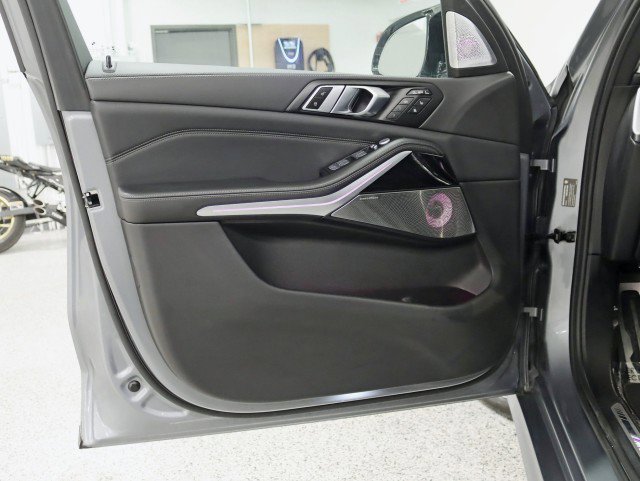 Used 2023 BMW X7 M60i w/ Executive Package image 37