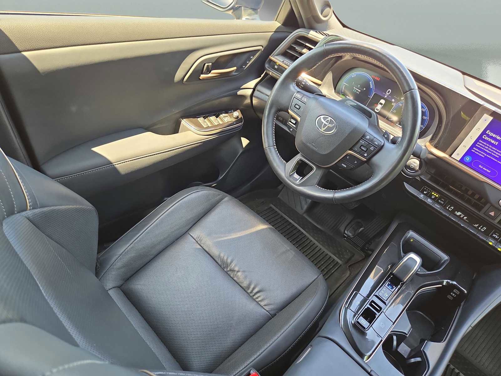 Used 2024 Toyota Crown Platinum AWD/4WD image 17