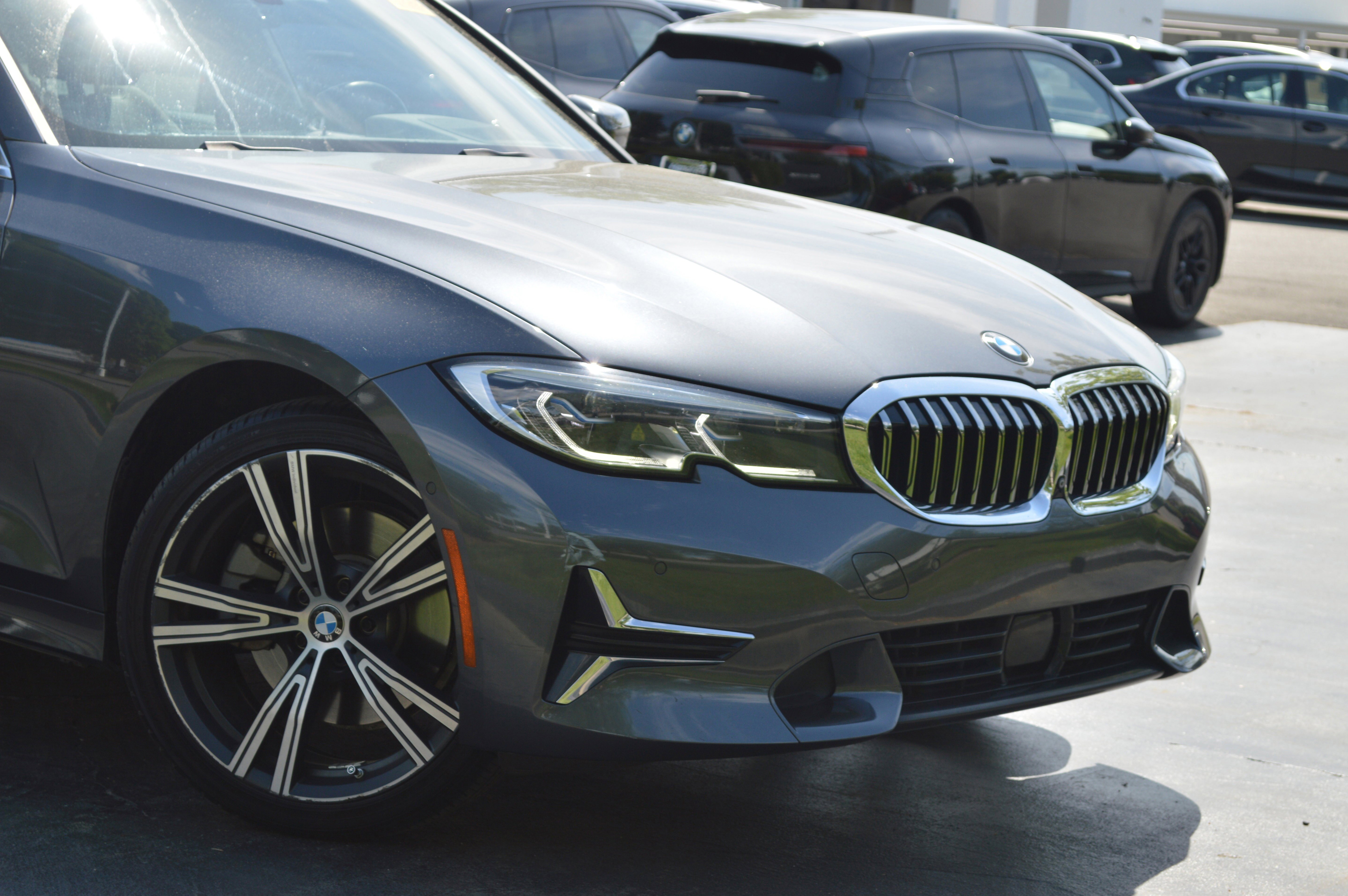 Used 2019 BMW 330i Sedan w/ Premium Package image 2