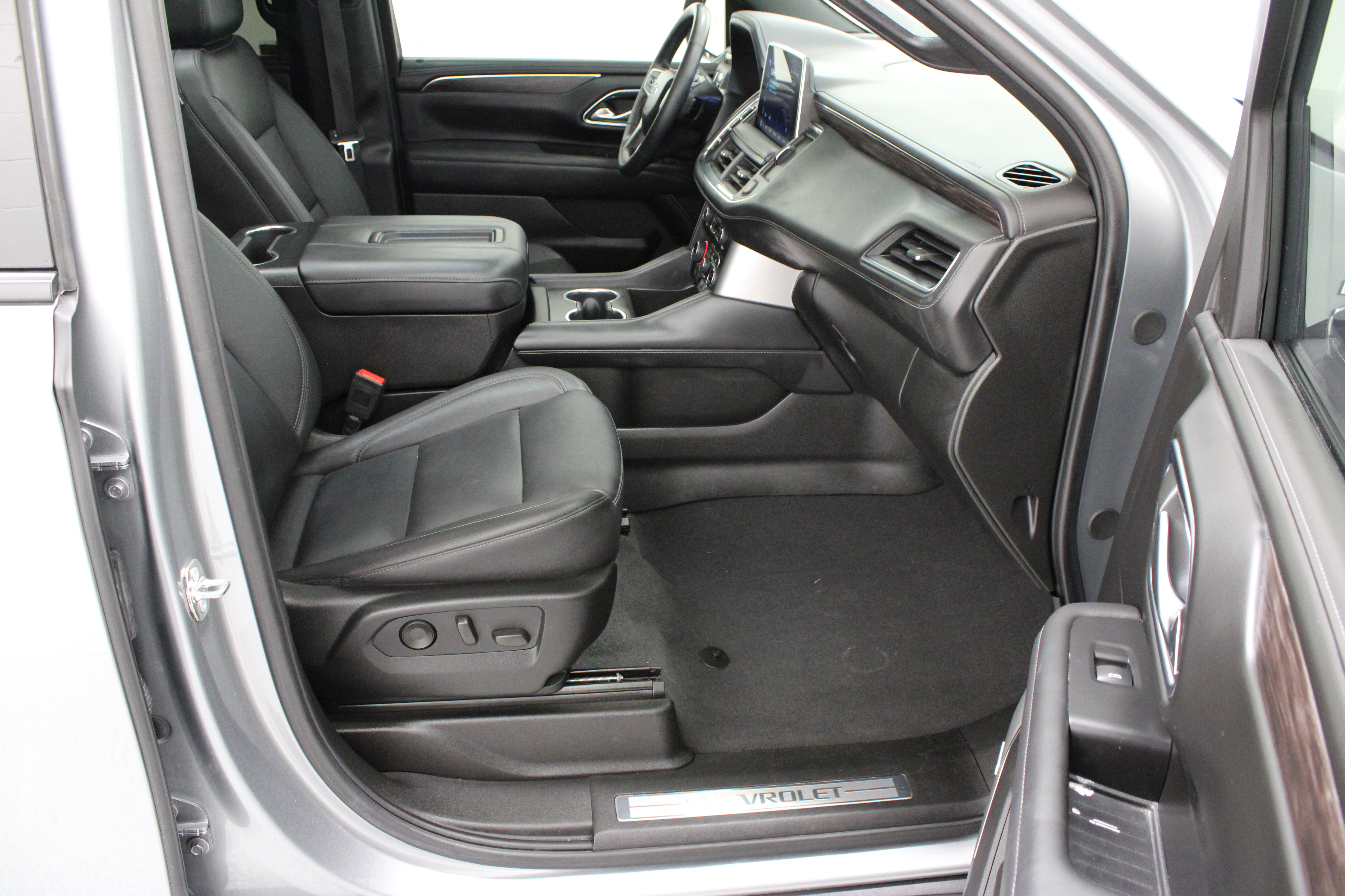 Used 2023 Chevrolet Tahoe Z71 w/ Luxury Package AWD/4WD image 42