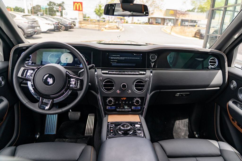 Used 2025 Rolls-Royce Cullinan AWD/4WD image 26