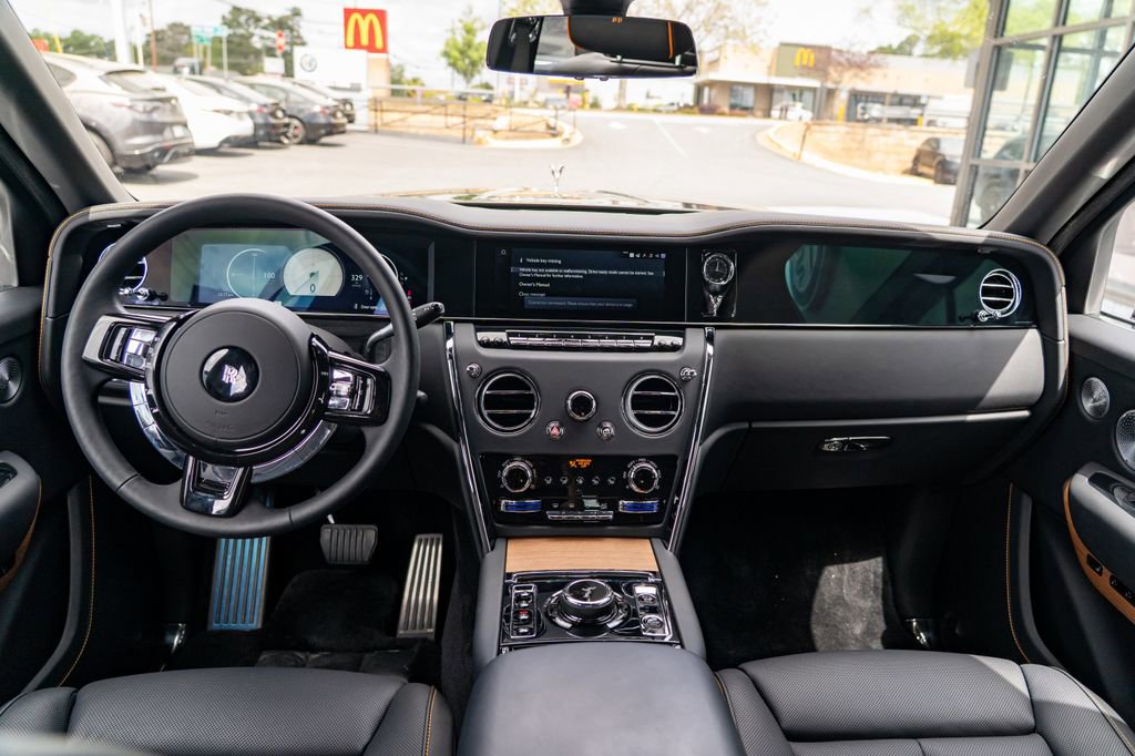 Used 2025 Rolls-Royce Cullinan image 26