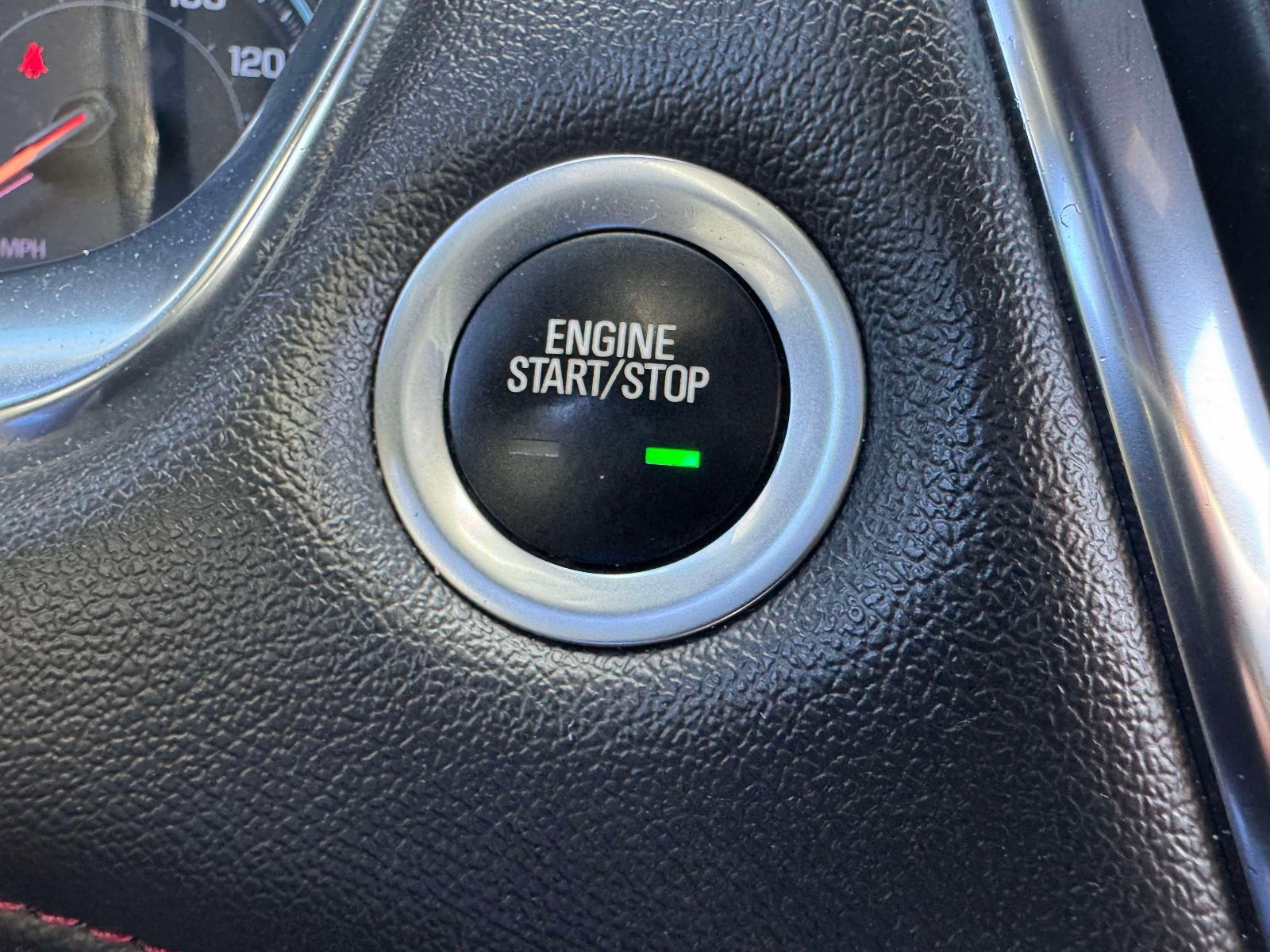 Used 2023 Chevrolet Traverse RS image 27