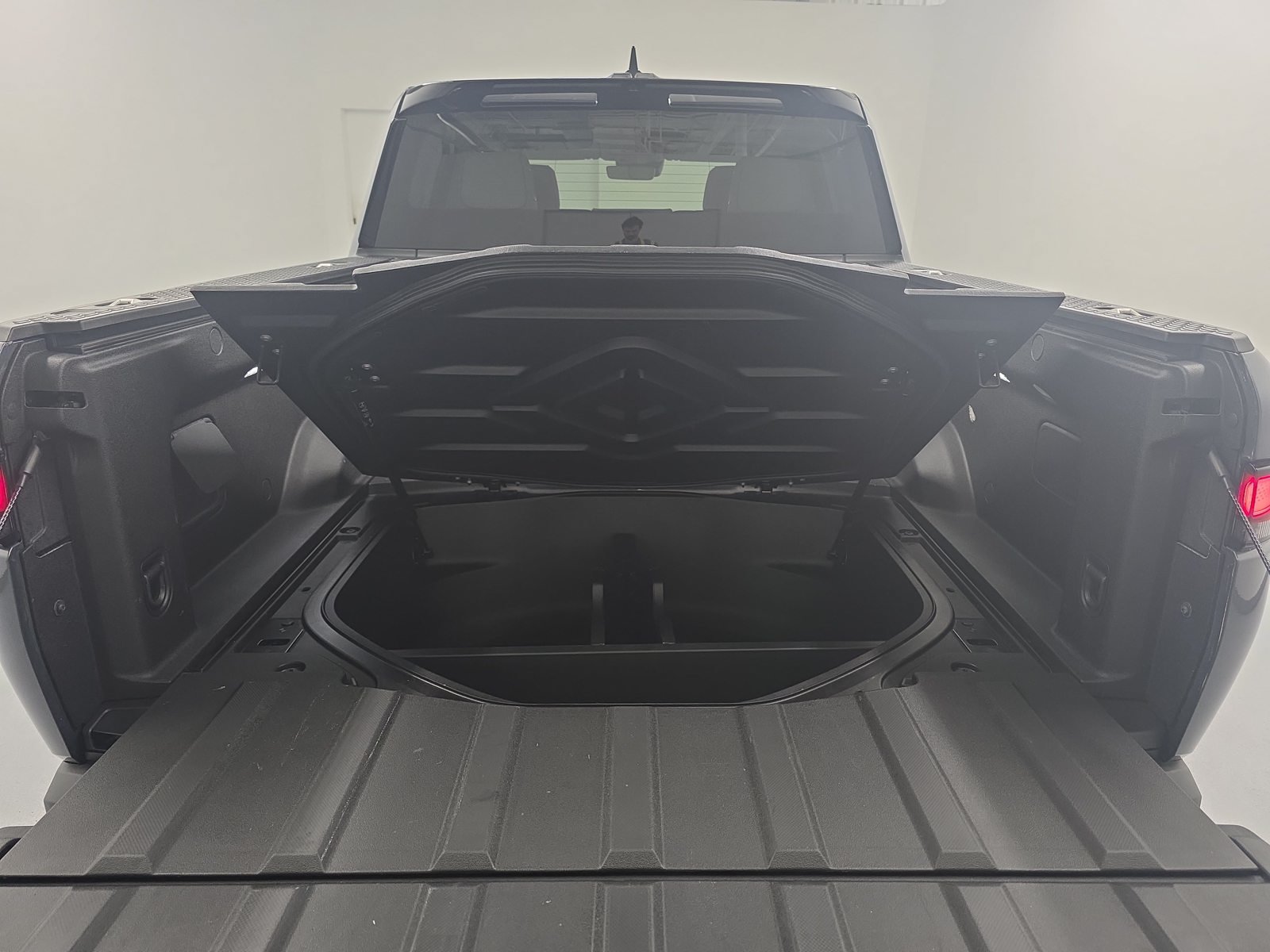 Used 2022 Rivian R1T Adventure AWD/4WD image 15