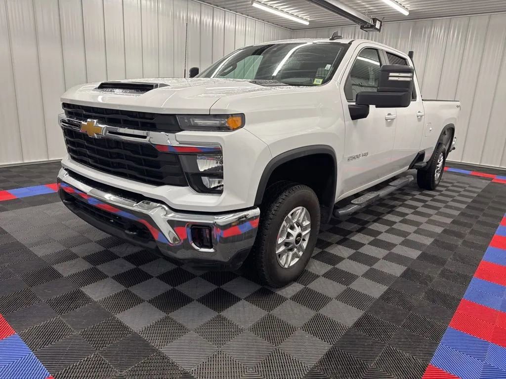 Used 2025 Chevrolet Silverado 2500 LT w/ Convenience Package image 6