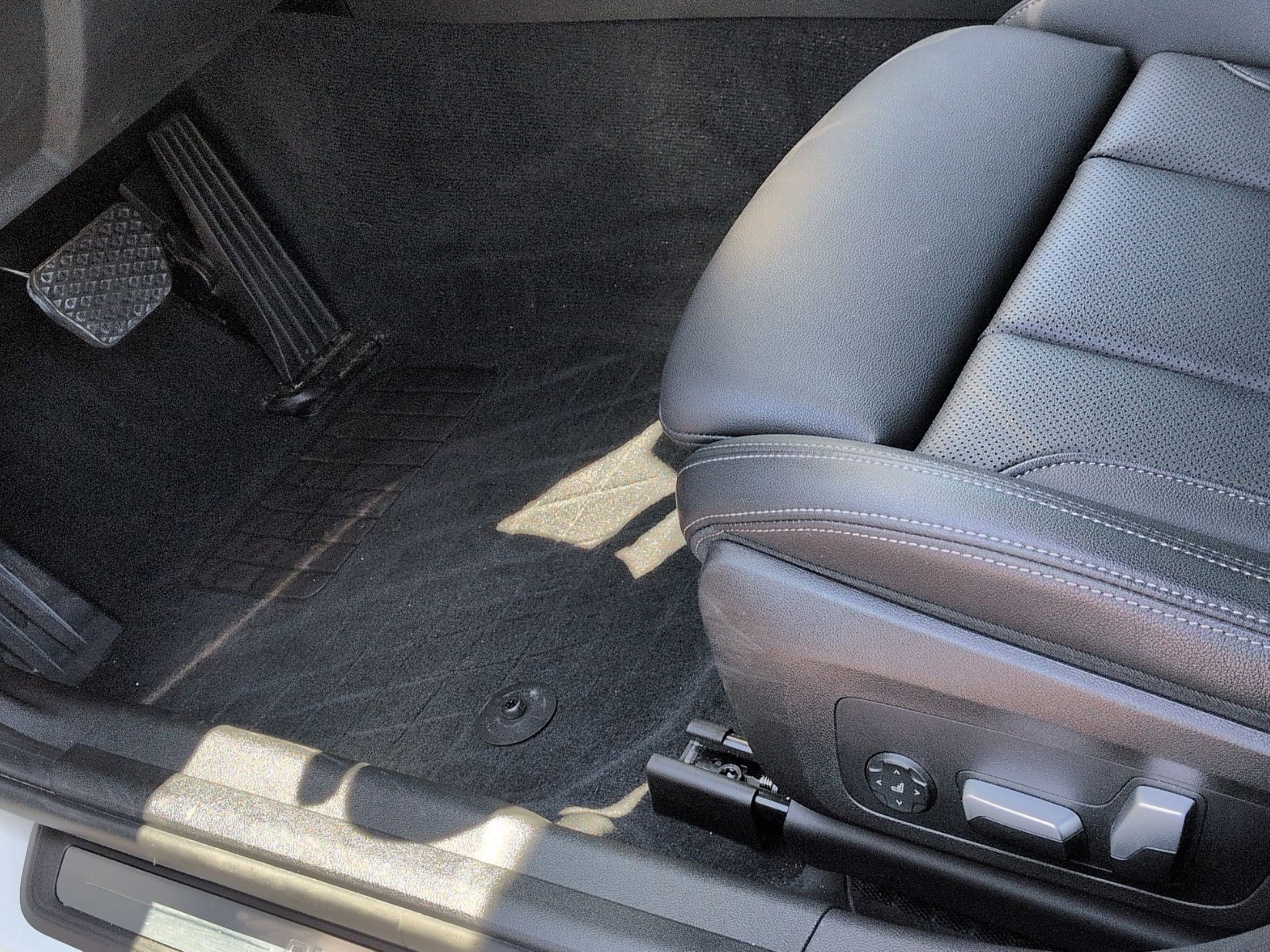 Certified 2023 BMW 330i Sedan w/ Convenience Package RWD image 17