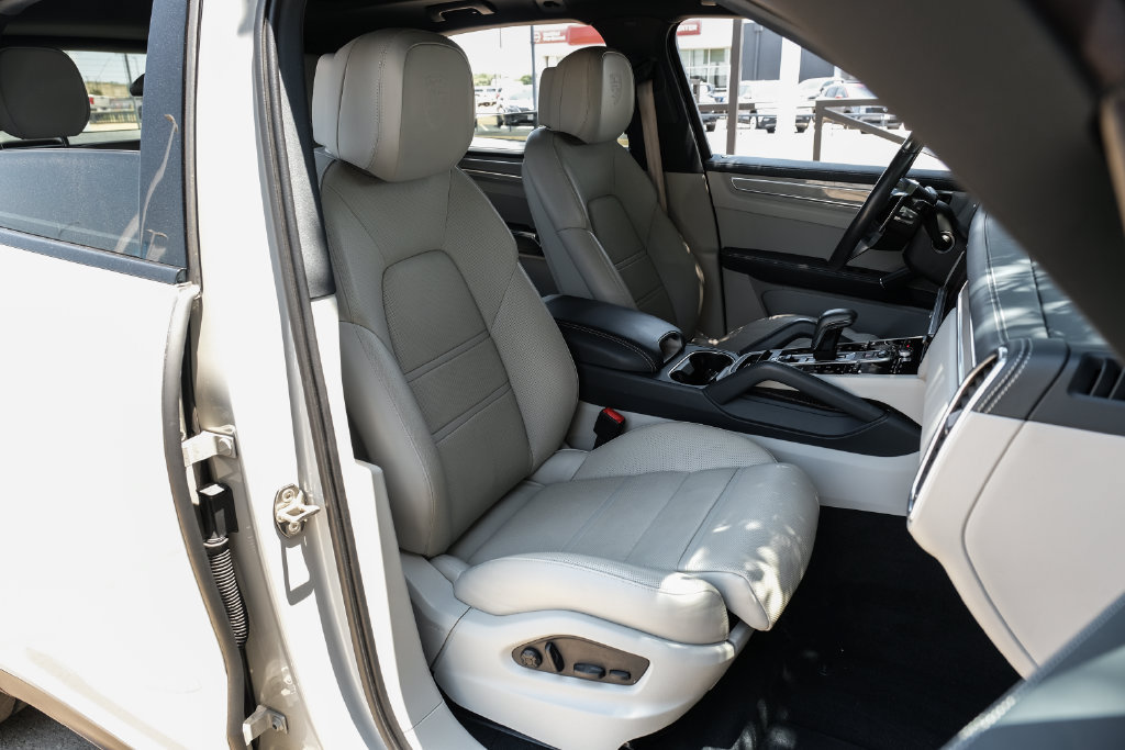 Used 2023 Porsche Cayenne S Platinum AWD/4WD image 49