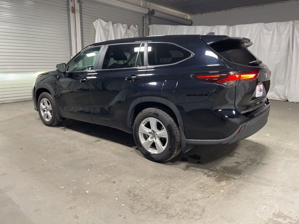 Used 2024 Toyota Highlander XLE image 5