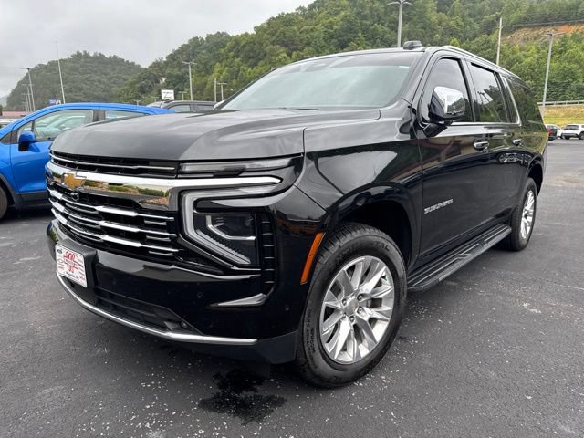 Used 2025 Chevrolet Suburban Premier AWD/4WD image 3