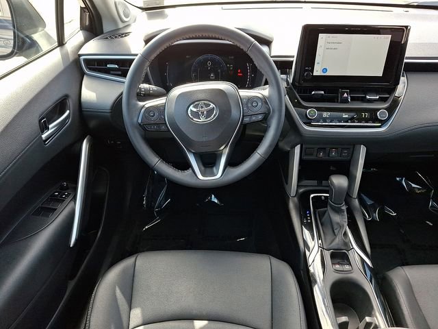 Used 2024 Toyota Corolla Cross XLE w/ Convenience Package image 11